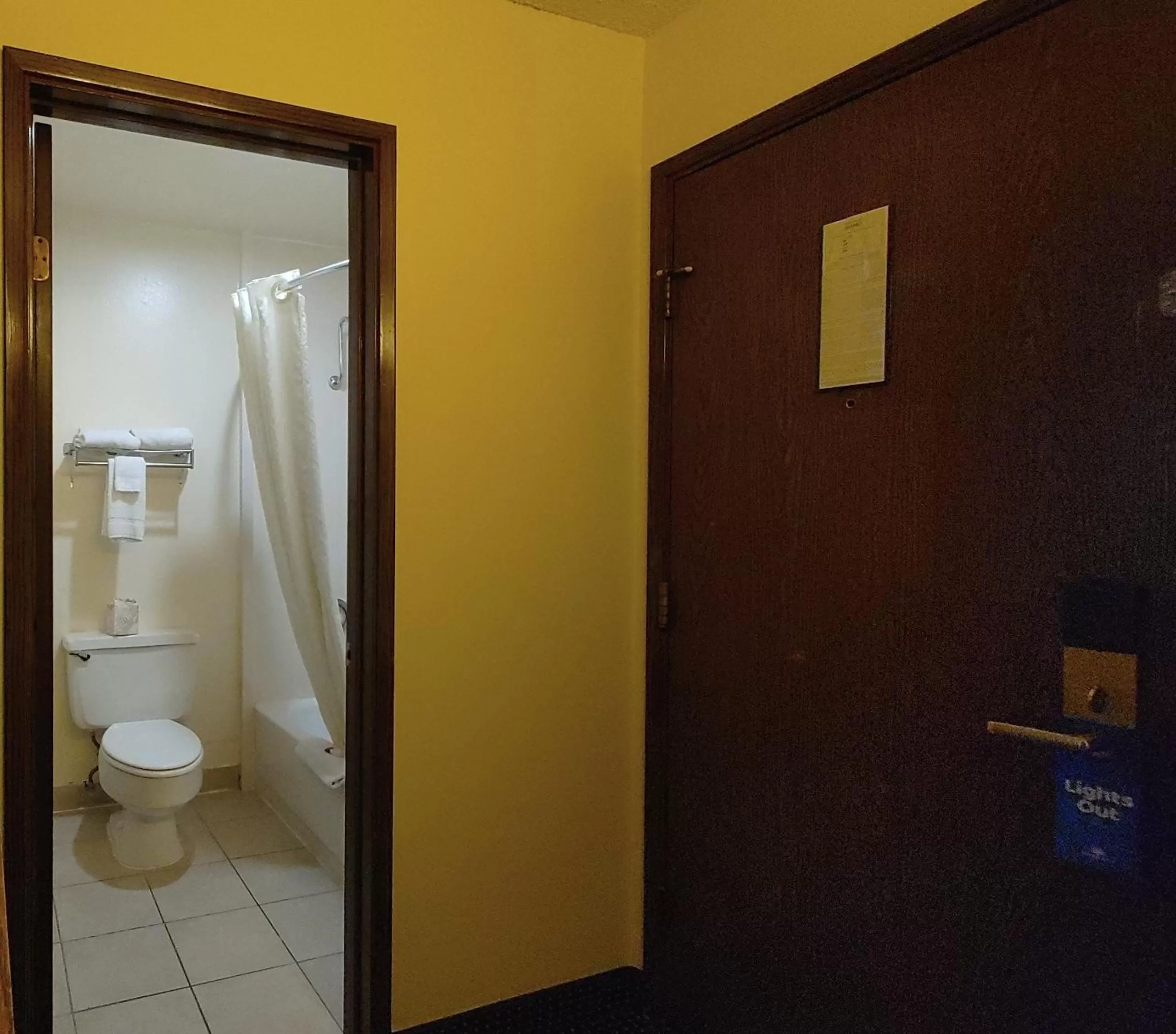 Shower in Days Inn by Wyndham Pocatello University Area