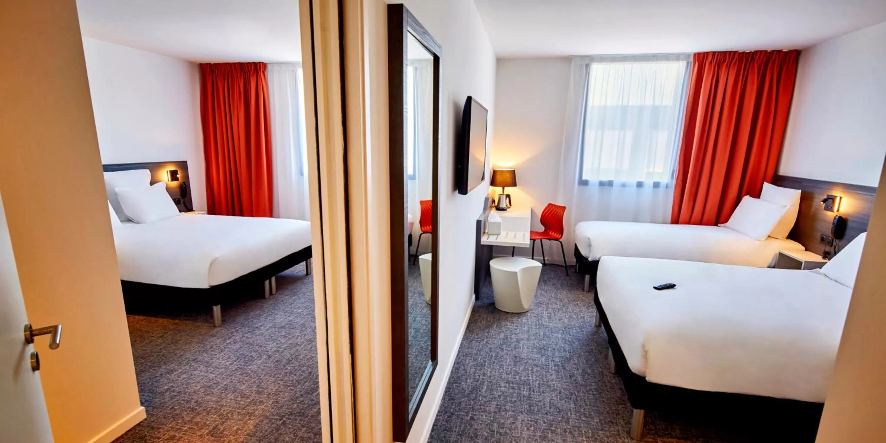 Bedroom, Bed in Kyriad Combs-La-Ville - Senart