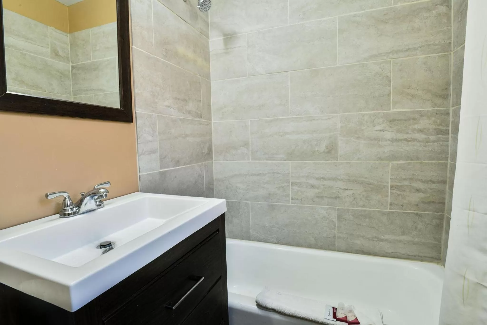 Bath in Inca Inn Moab