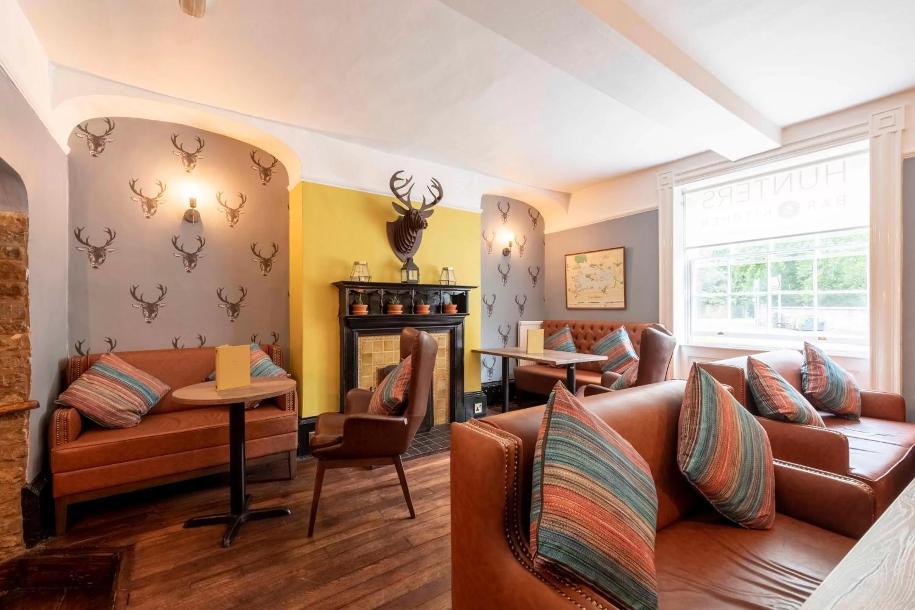 Restaurant/places to eat, Seating Area in Wisteria Hotel