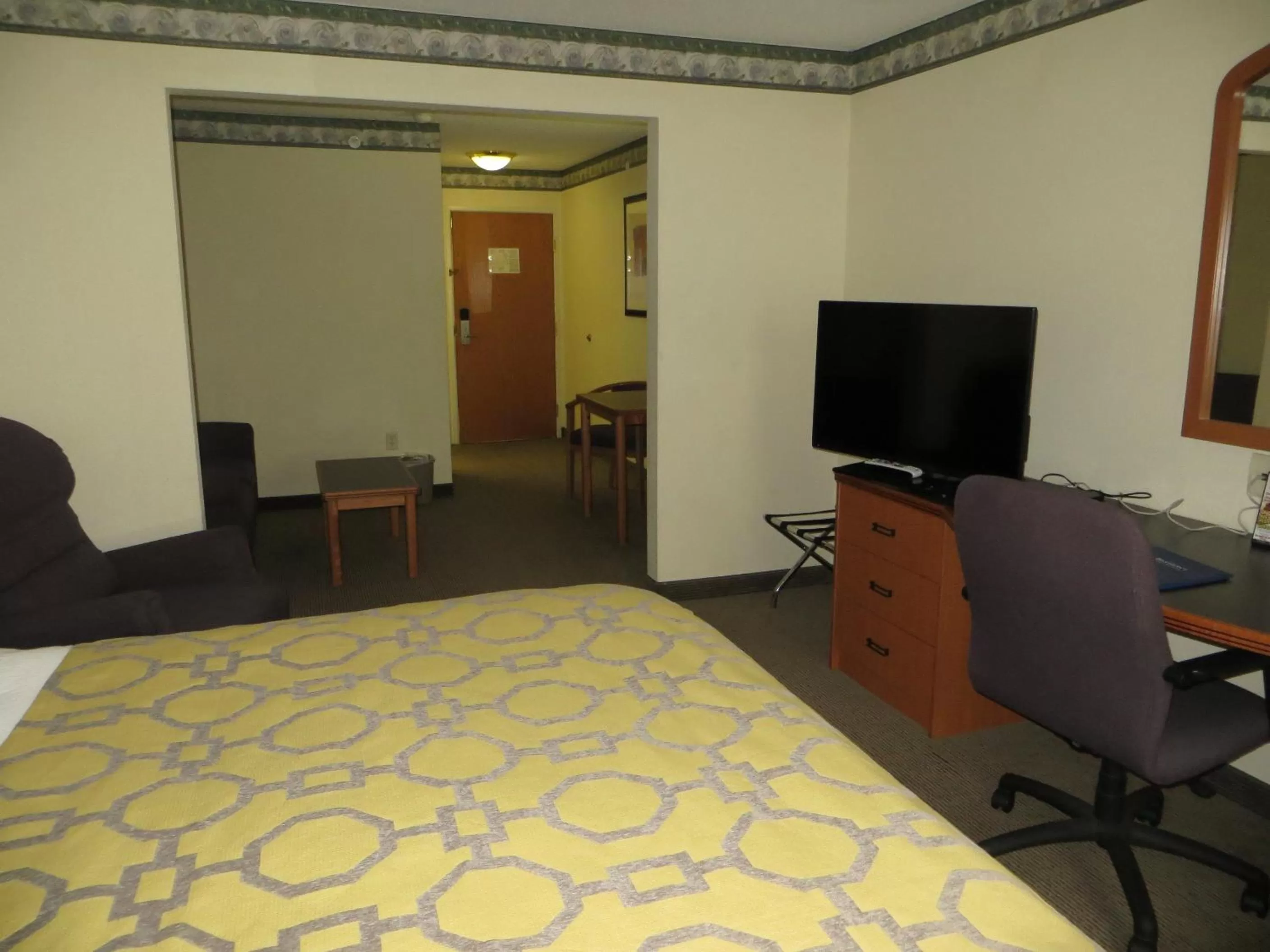 King Studio Suite - Non-Smoking in Baymont by Wyndham Fort Wayne