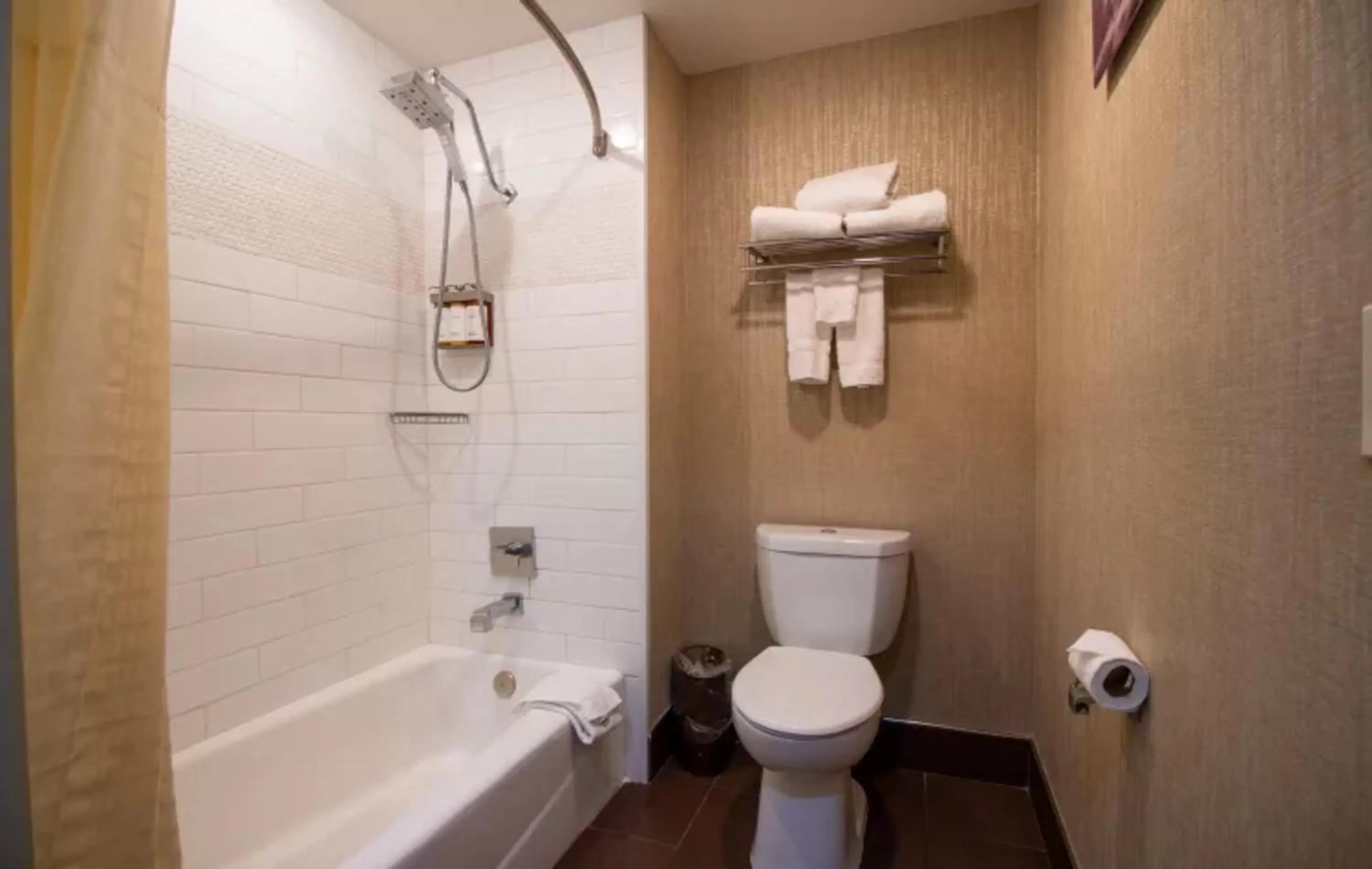 Shower in Empeiria High Sierra Hotel