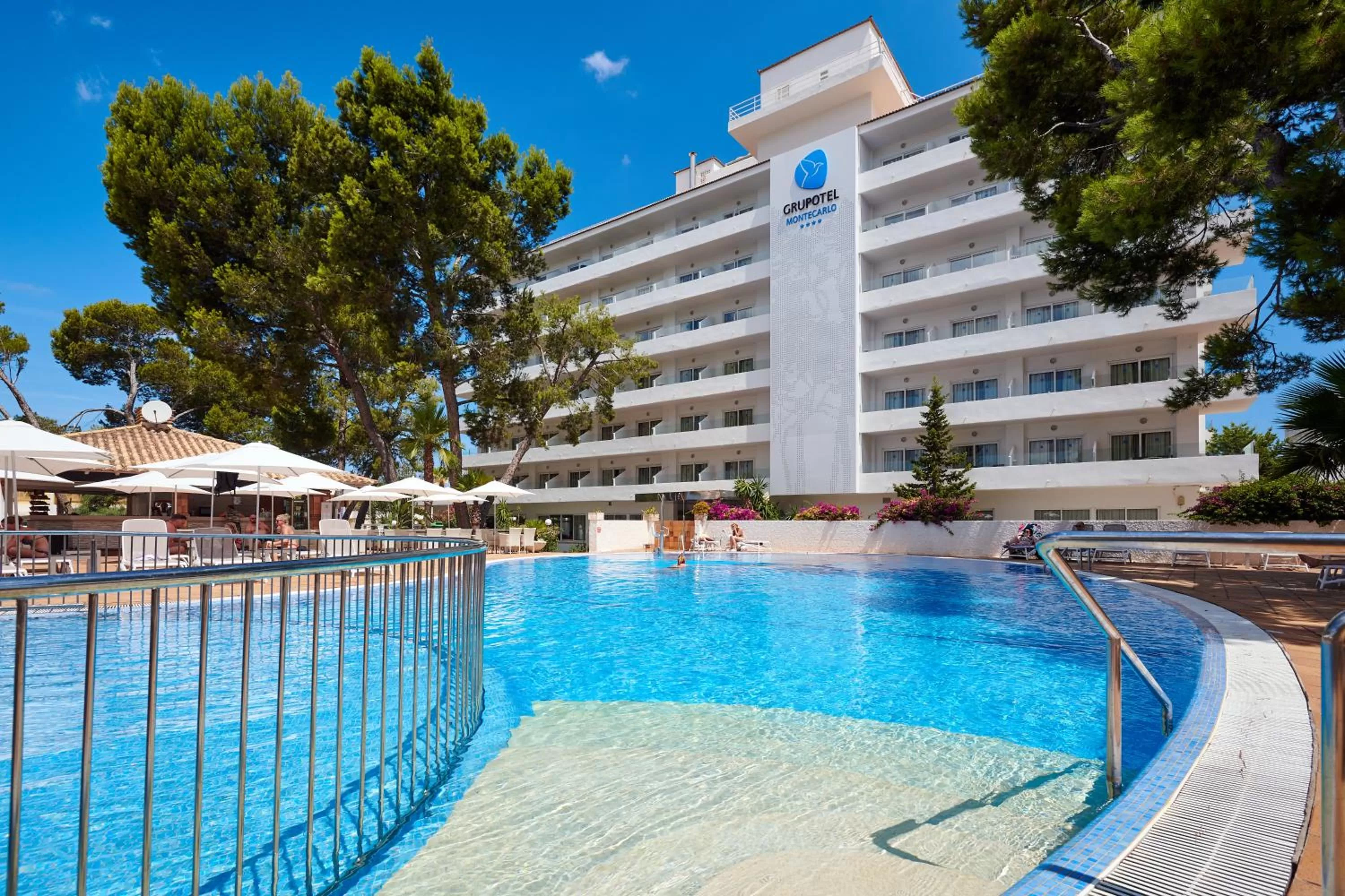 Swimming pool in Grupotel Montecarlo