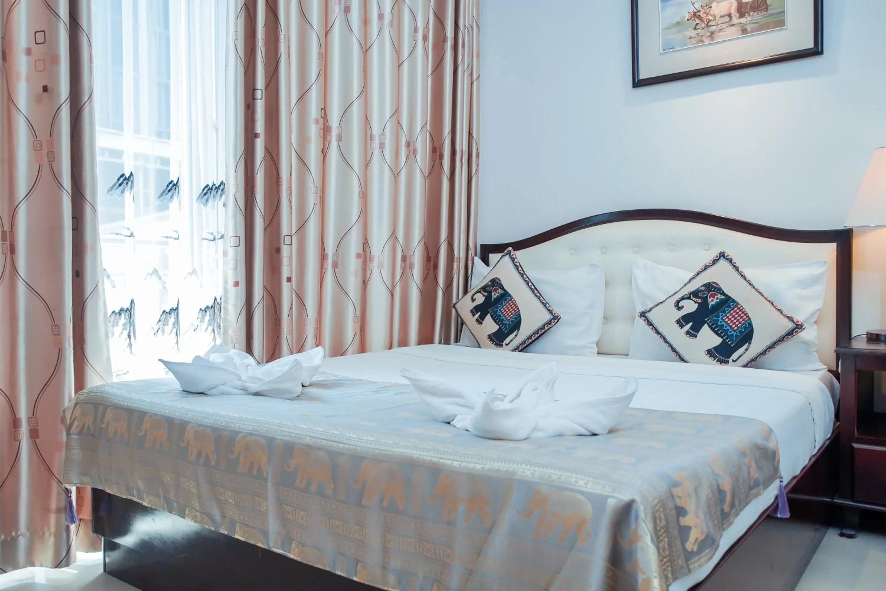 Bed in Silver Mounts Hotel