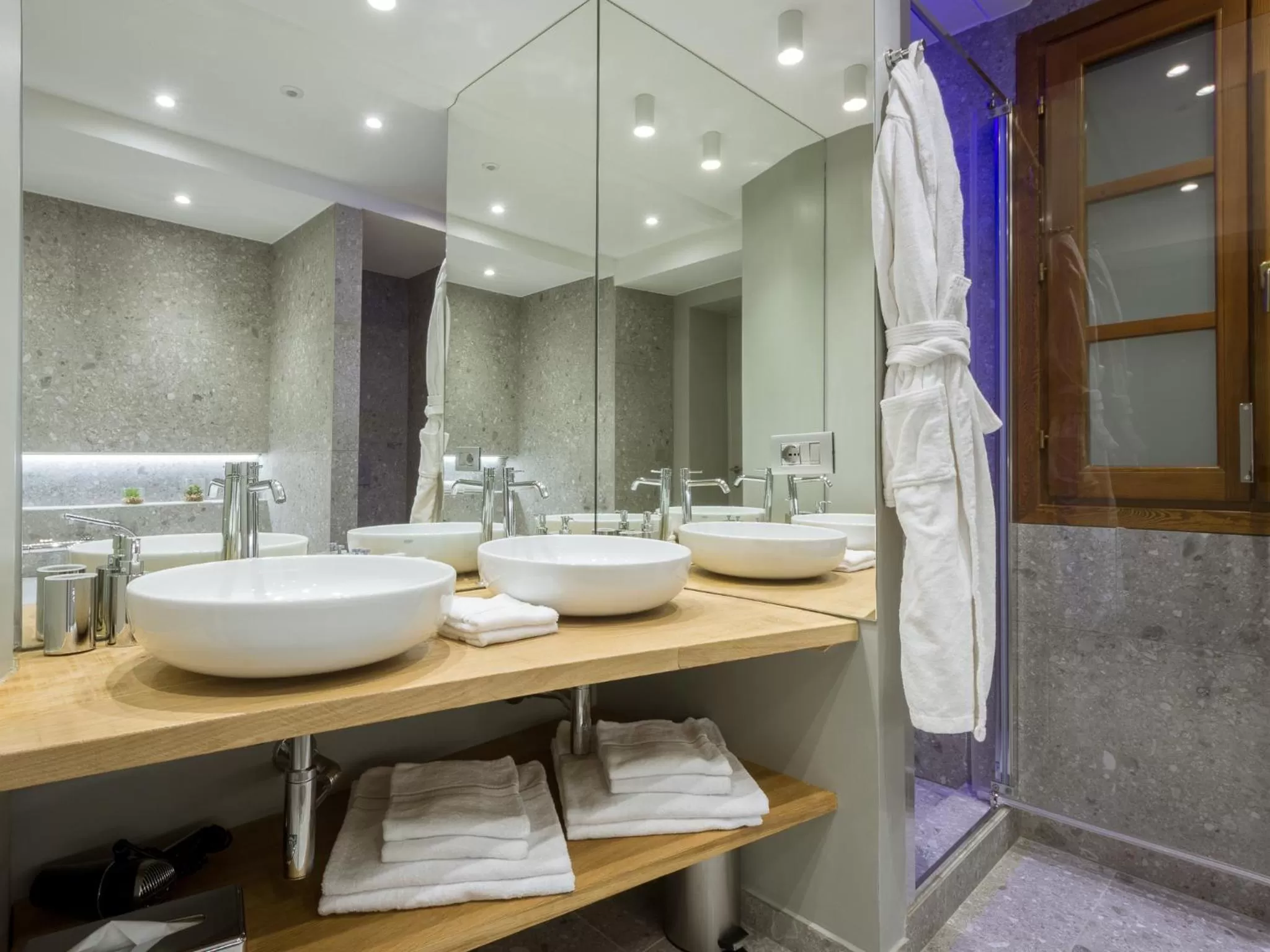 Shower in Renascentia in Florence - Adults Only