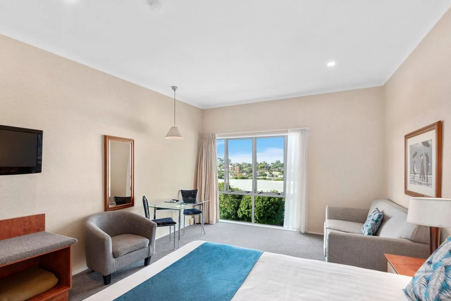 Bed in Aristotles North Shore