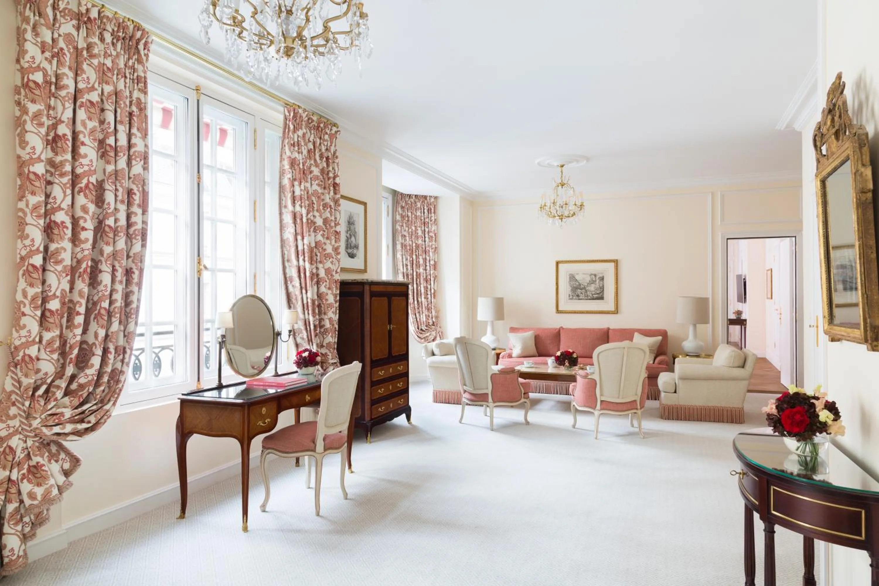 Living room in Le Bristol Paris, Oetker Hotels