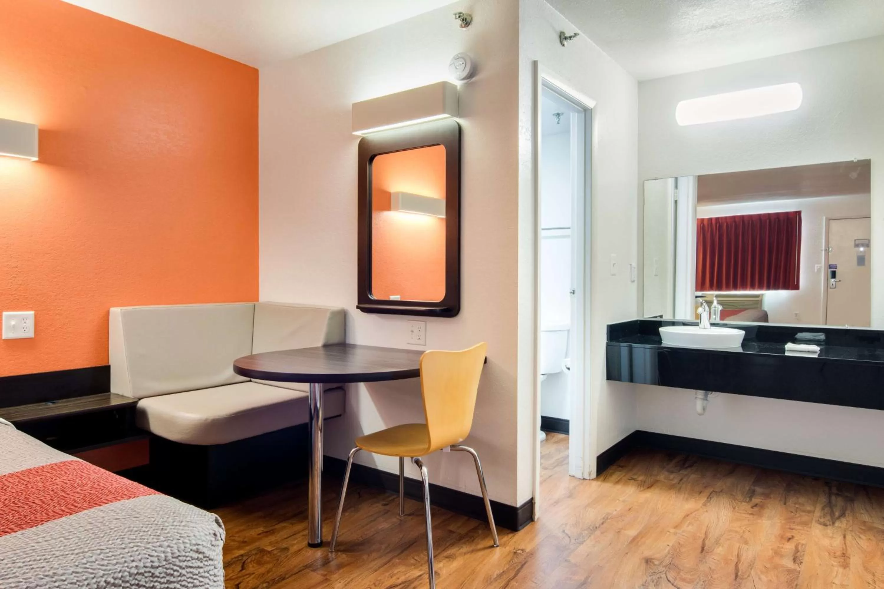 Photo of the whole room, Bed in Motel 6-Bremen, GA