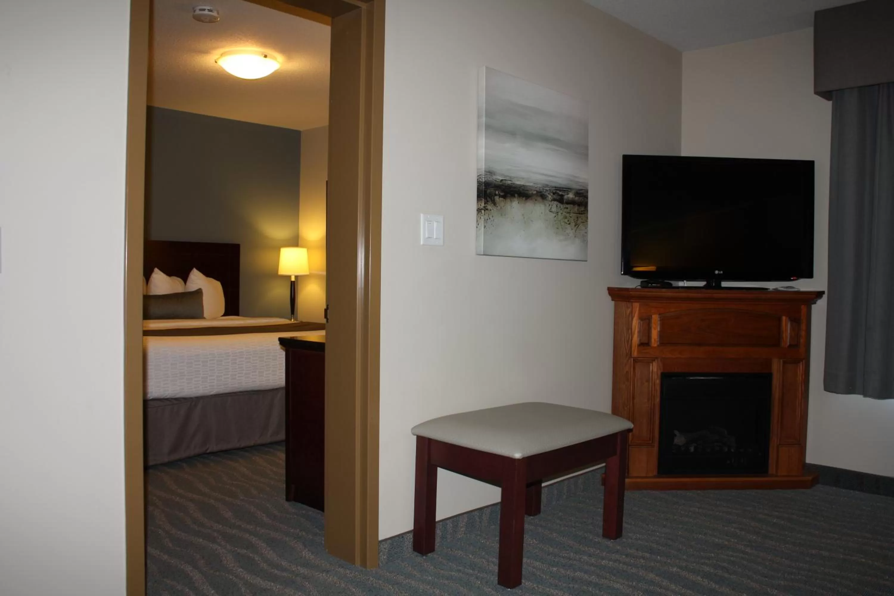 Bedroom, Bed in Best Western Rocky Mountain House Inn & Suites