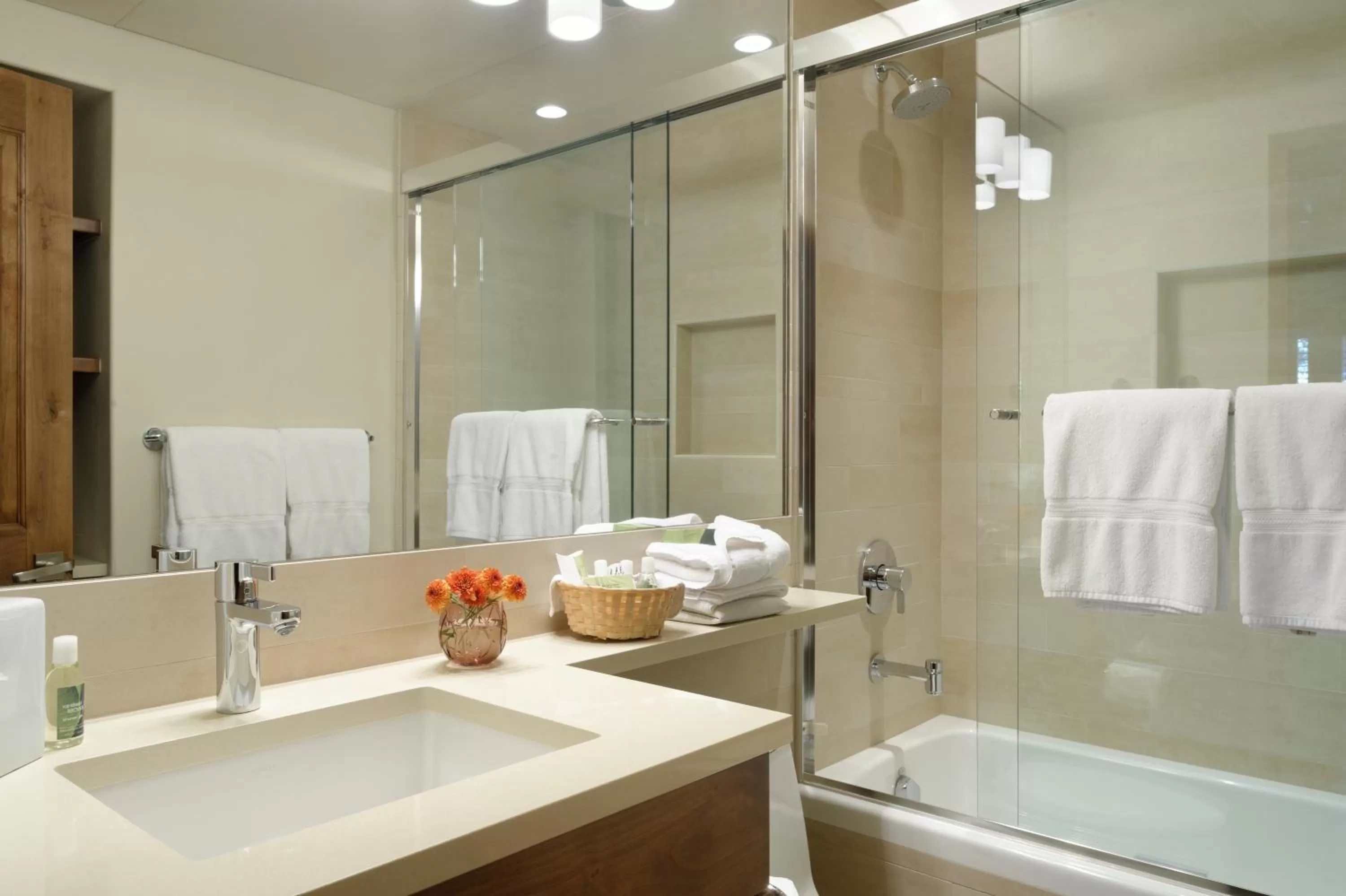 Shower in Aspen Square Condominium Hotel