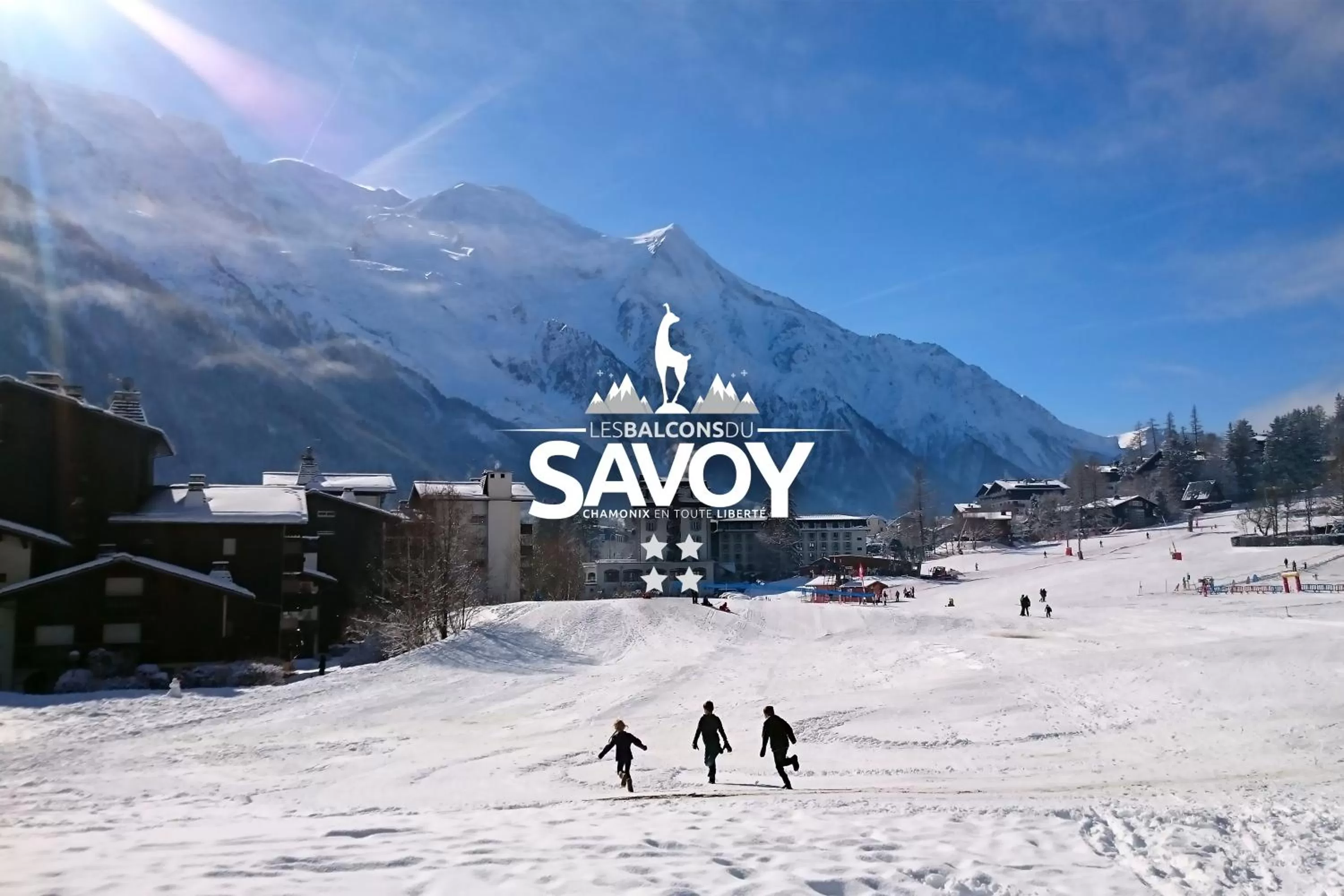 People in Les Balcons du Savoy