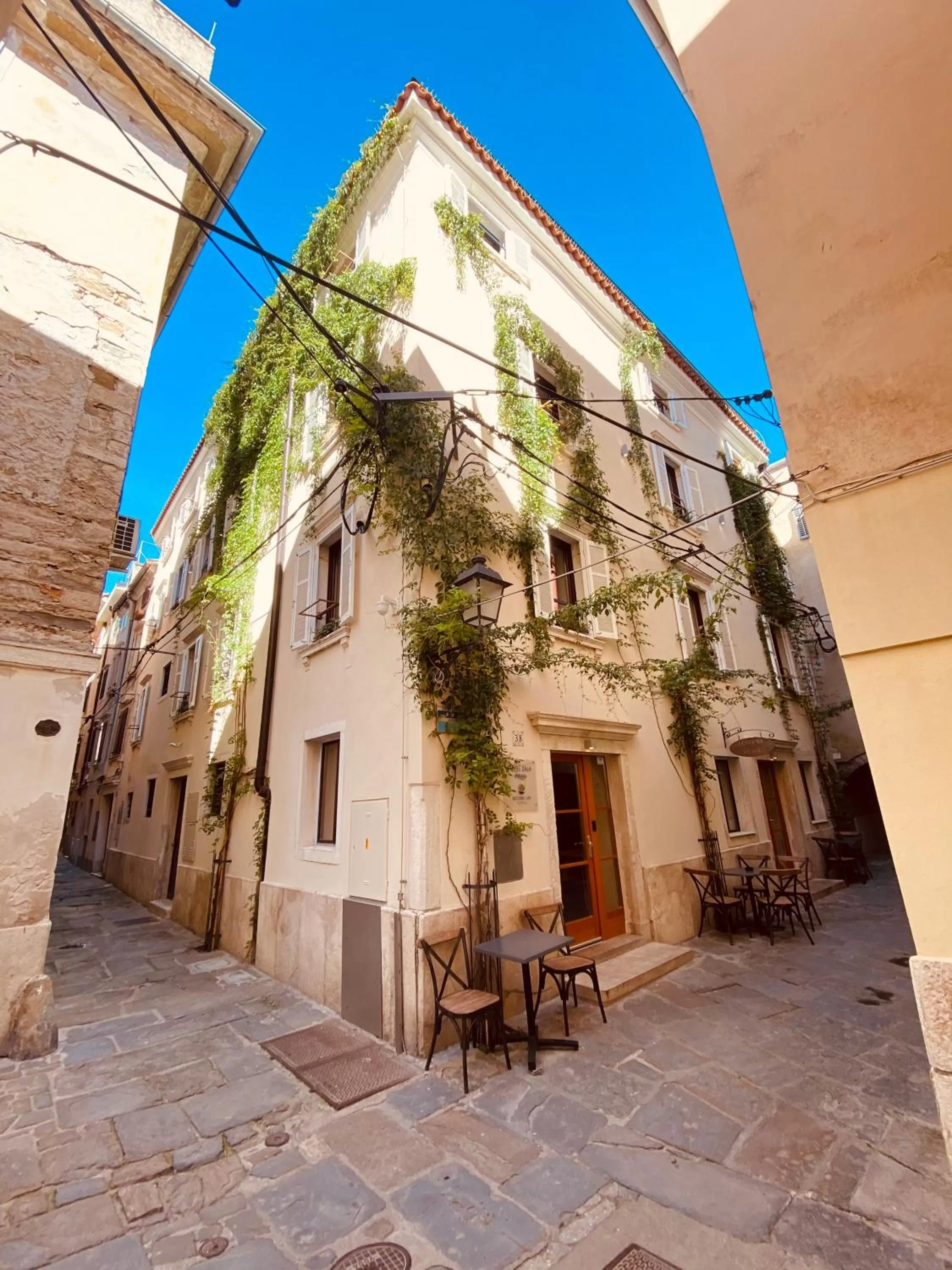 Second Life in Piran - Hotel Zala Piran with private parking and shuttle service