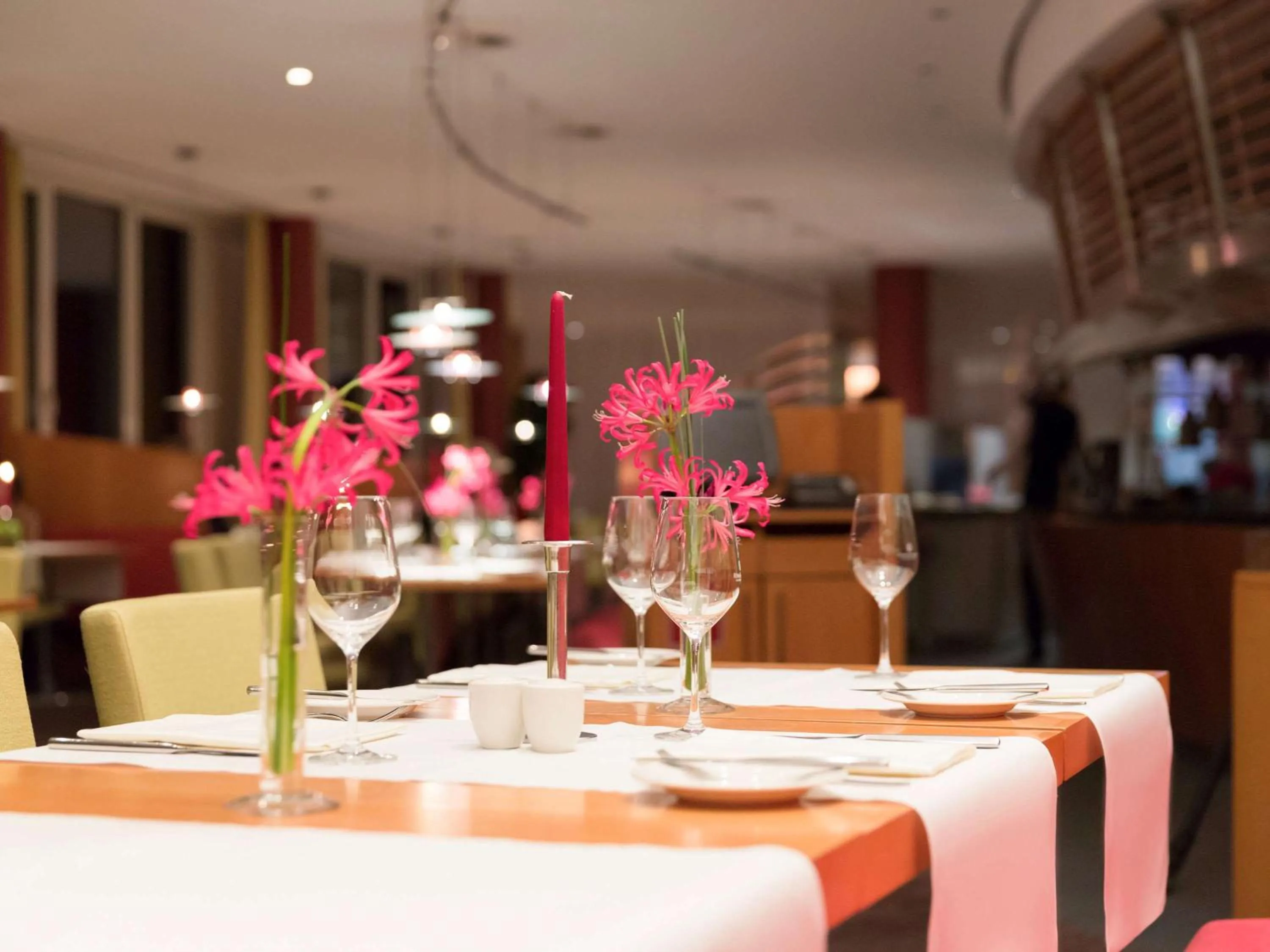 Restaurant/Places to Eat in Novotel Mainz