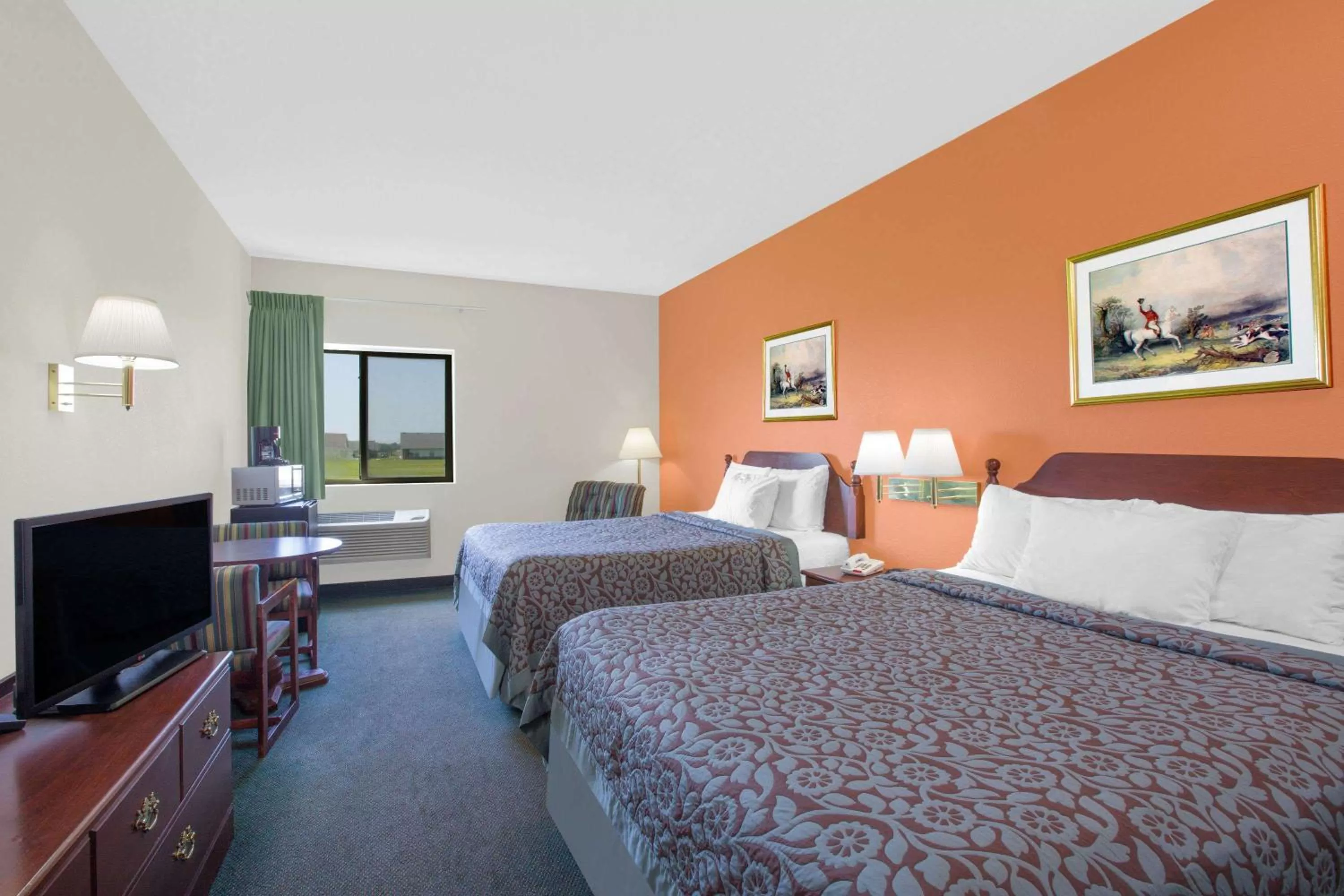 Photo of the whole room, Bed in Days Inn by Wyndham Butler