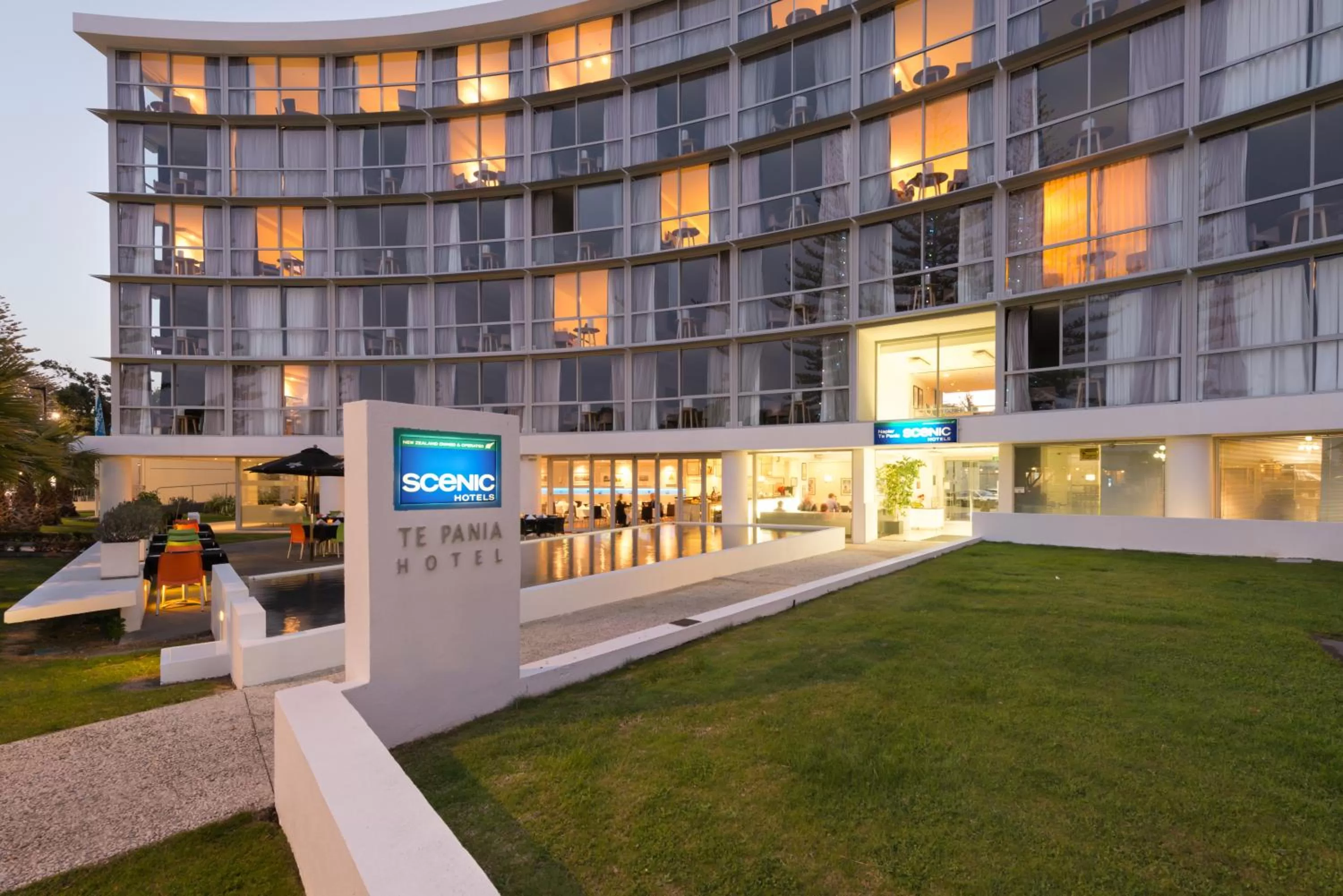 Facade/entrance in Scenic Hotel Te Pania