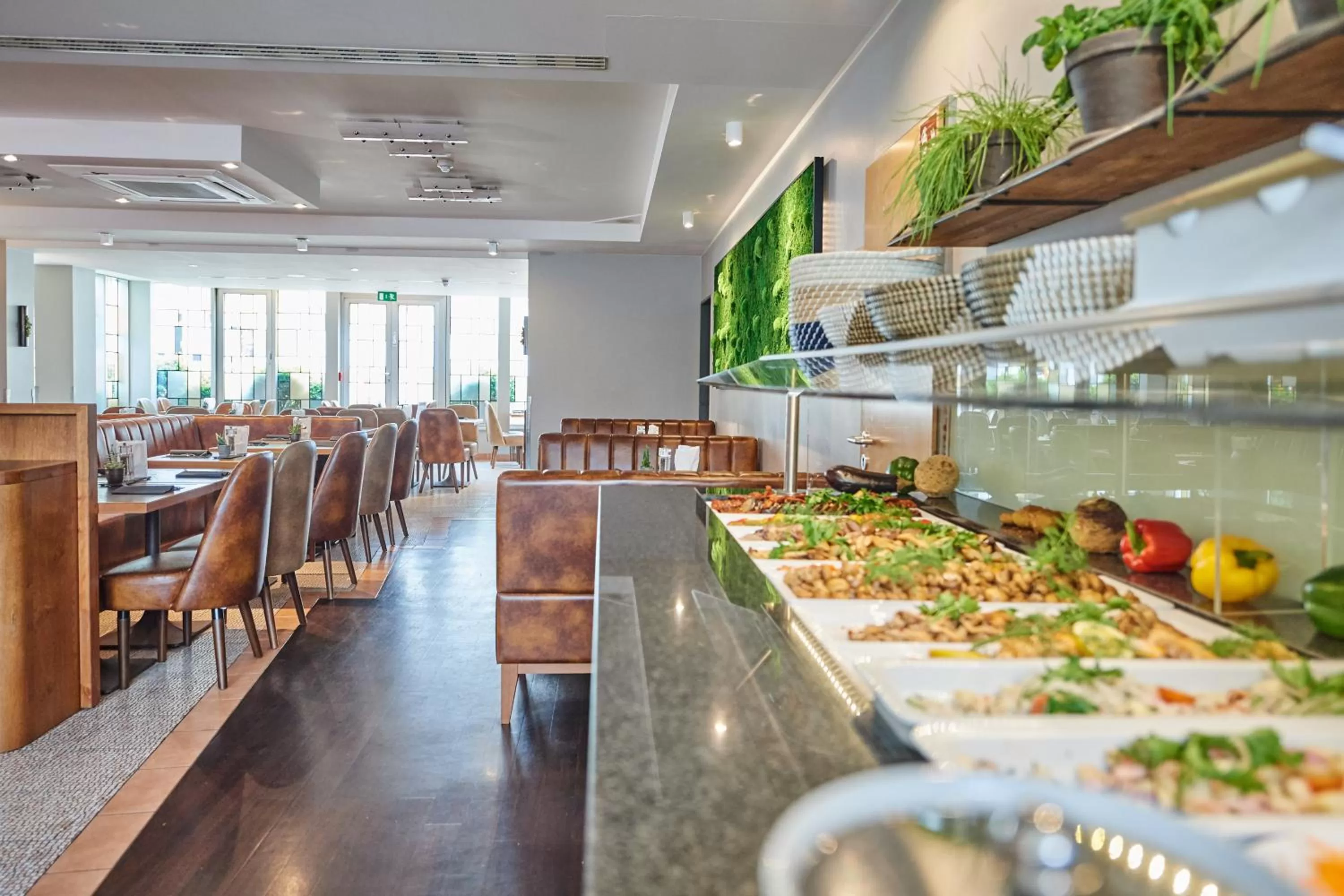 Restaurant/places to eat in Hotel Amadeus