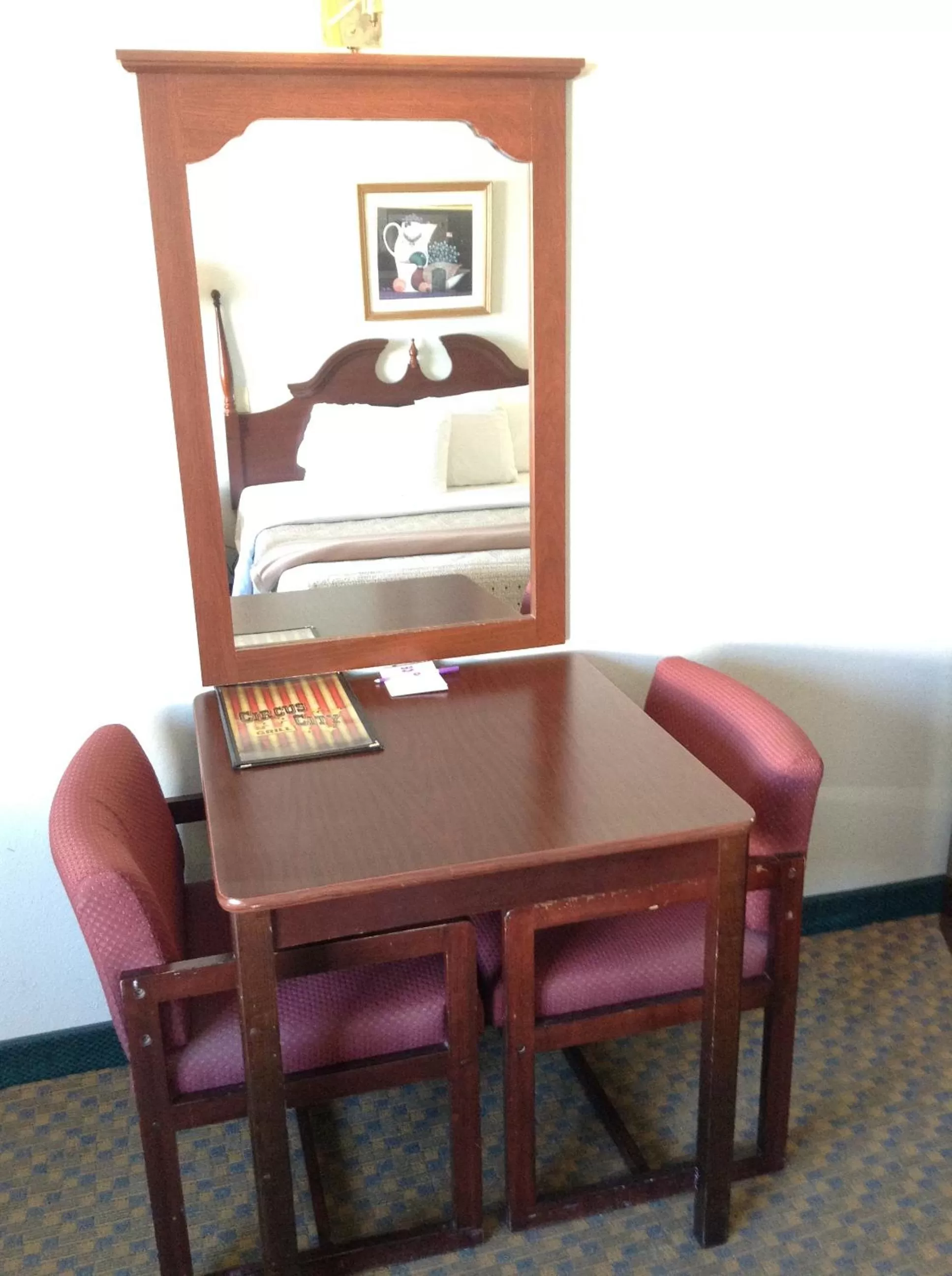 Bedroom in Knights Inn Peru