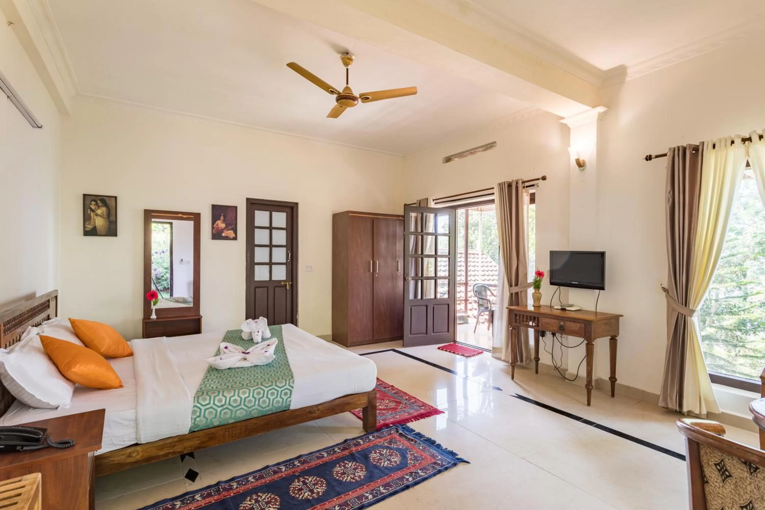 Photo of the whole room in Violet Woods