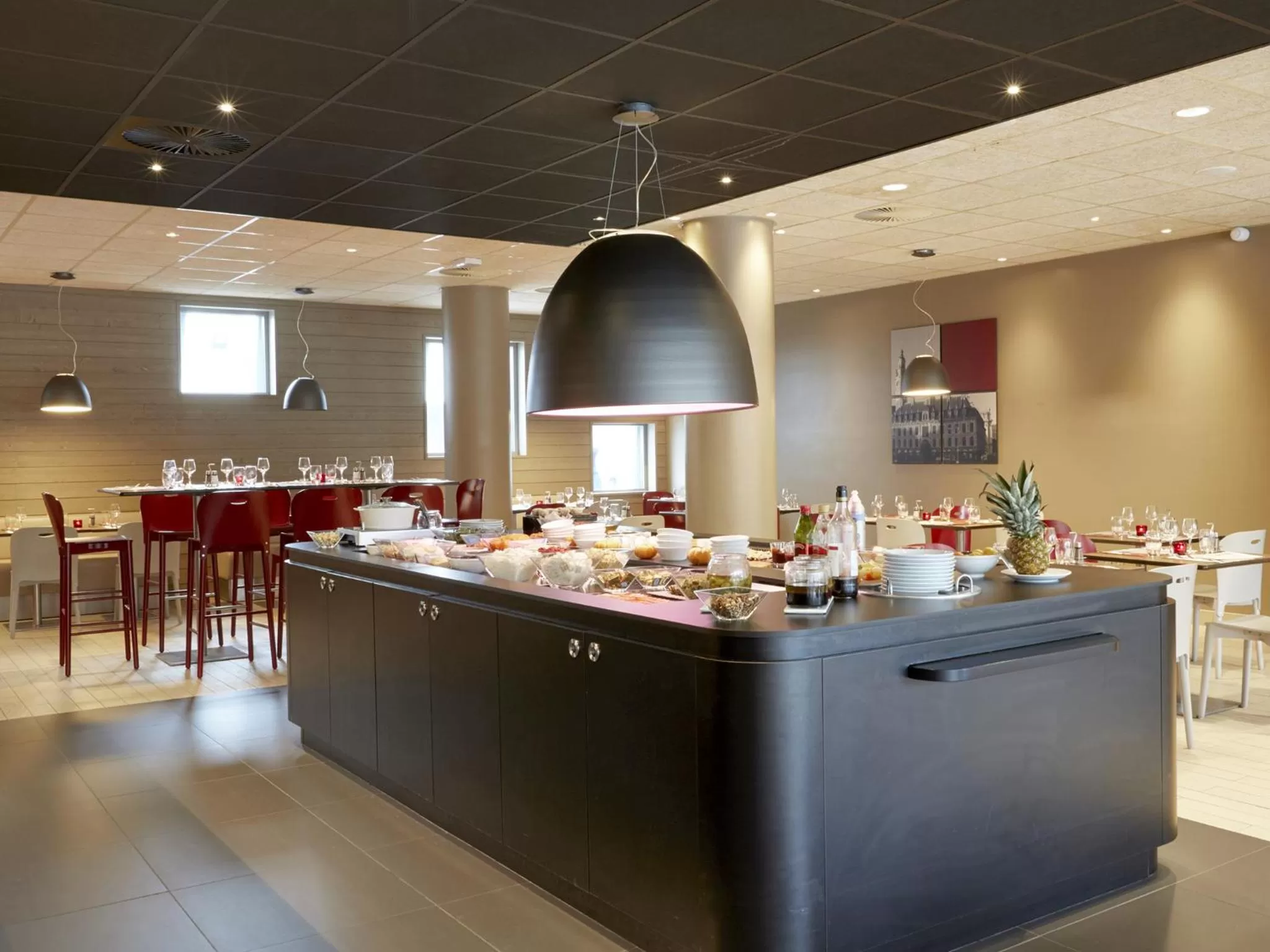 Restaurant/places to eat in Campanile Lille Euralille