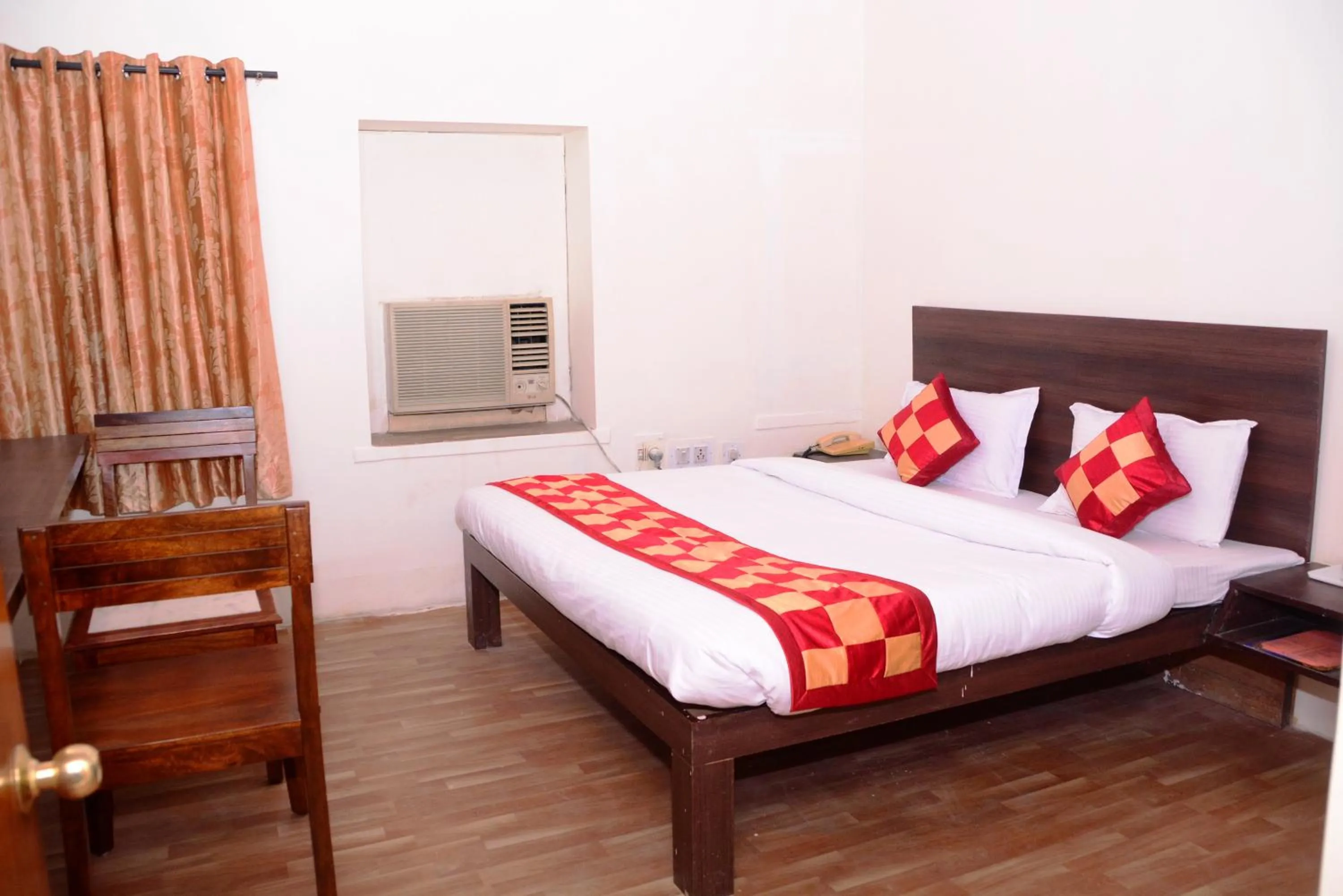 Bed in Hotel Sugandh Retreat- Near Sindhi Camp Bus station