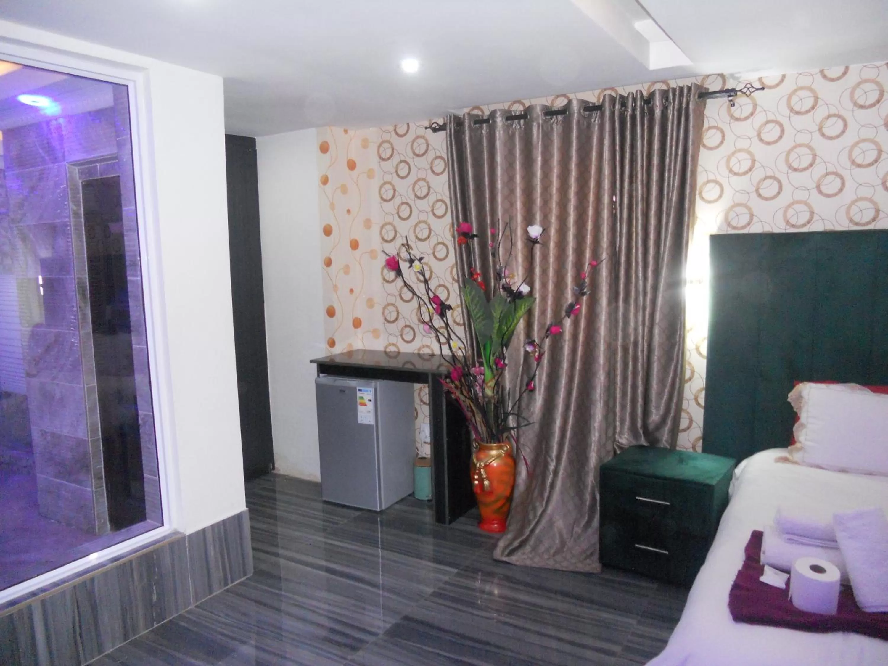 Bedroom, Bed in Gold Crown International Hotel Johannesburg