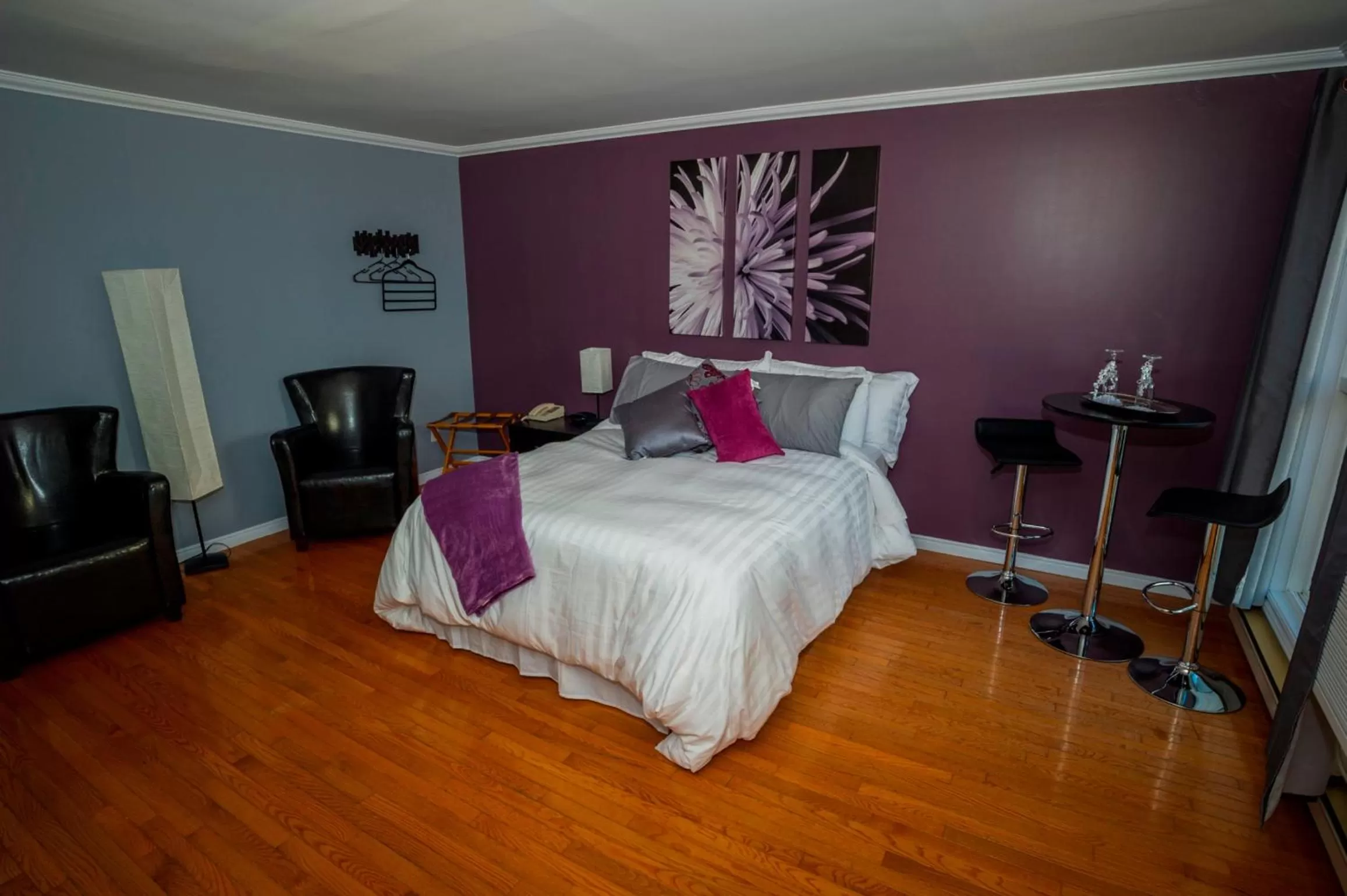 Bedroom, Bed in Restland Motel