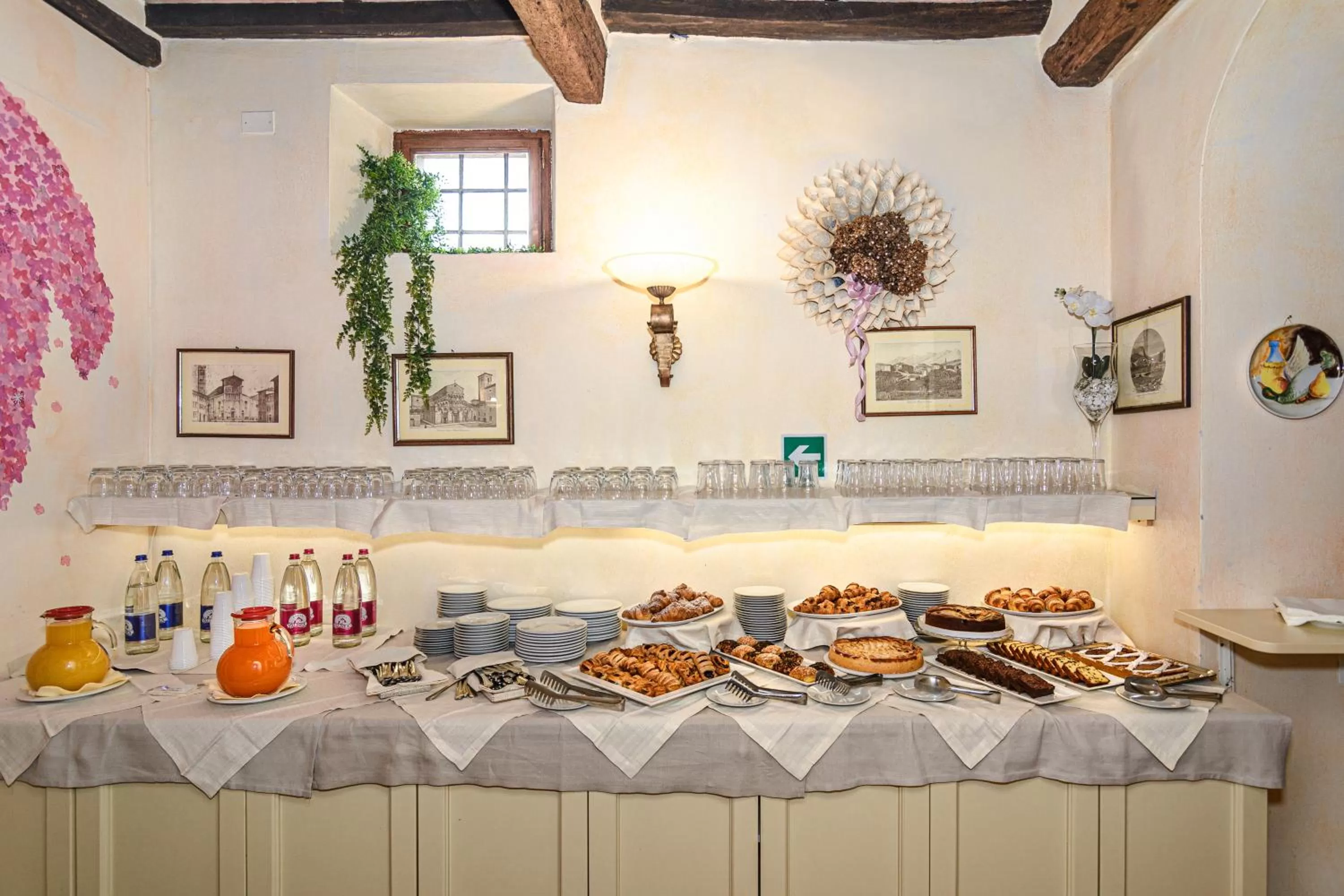 Food and drinks in Hotel Villa Cheli