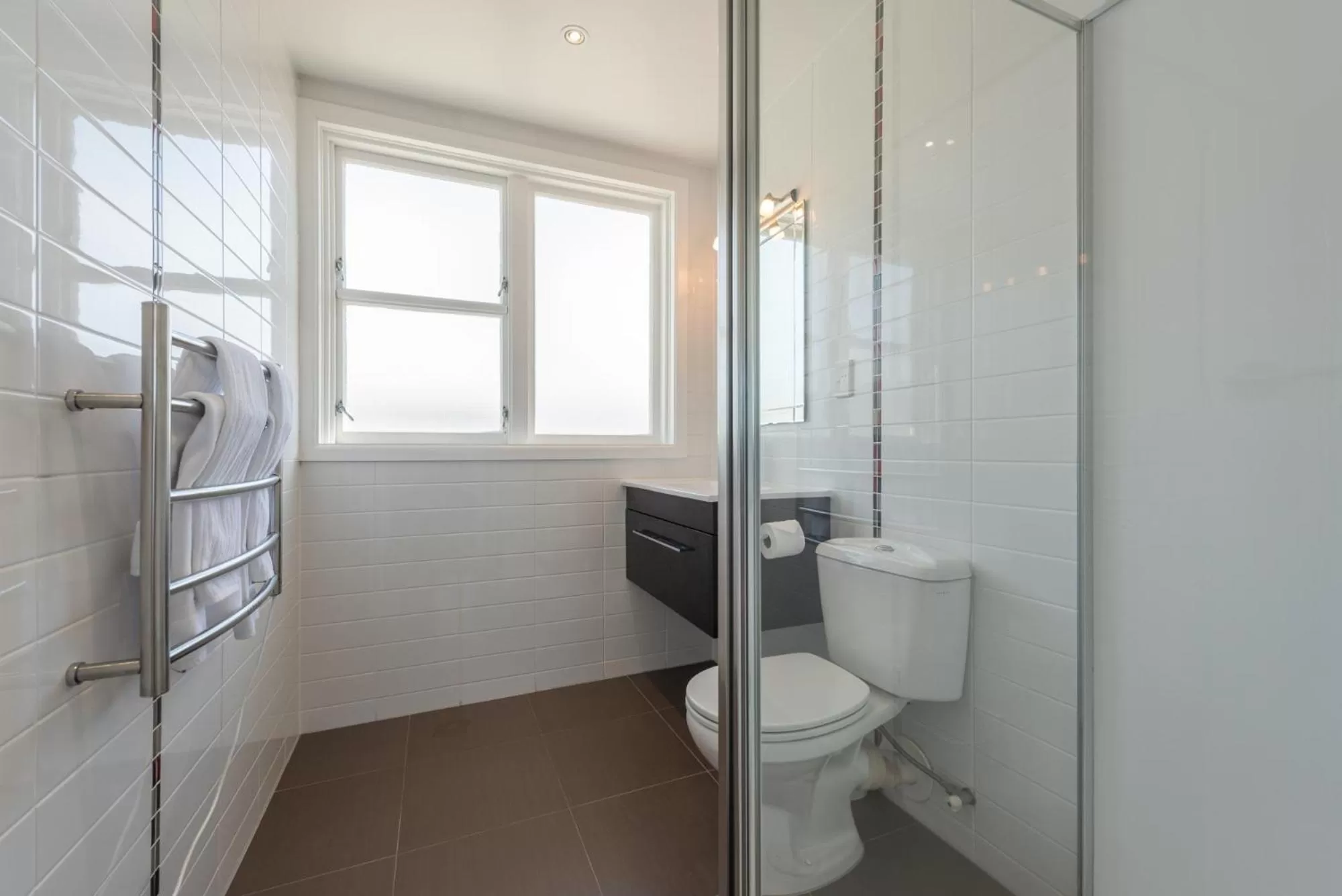 Shower in Capital View Motor Inn - Free Parking