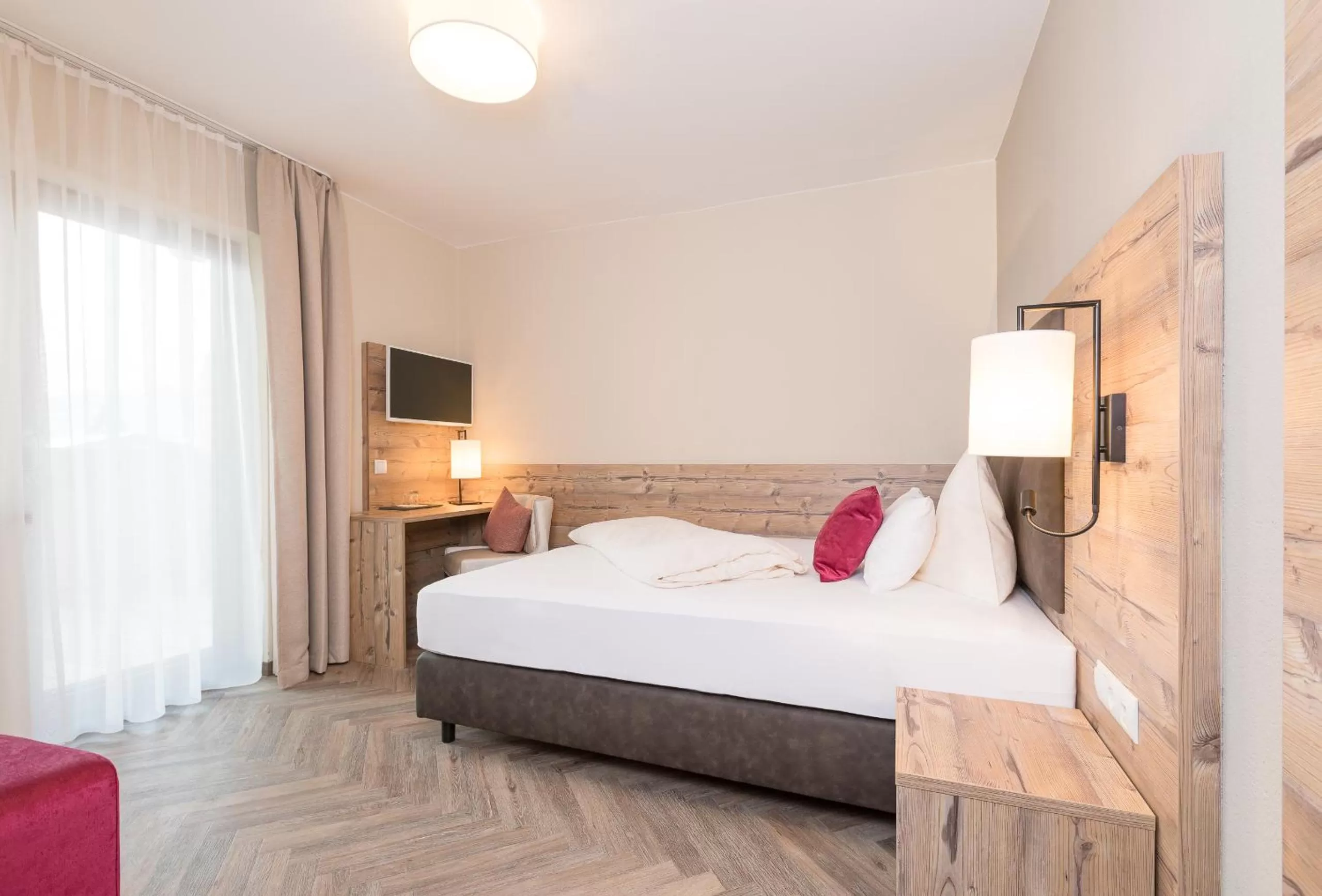 Bedroom, Bed in Alpenhotel Tirolerhof