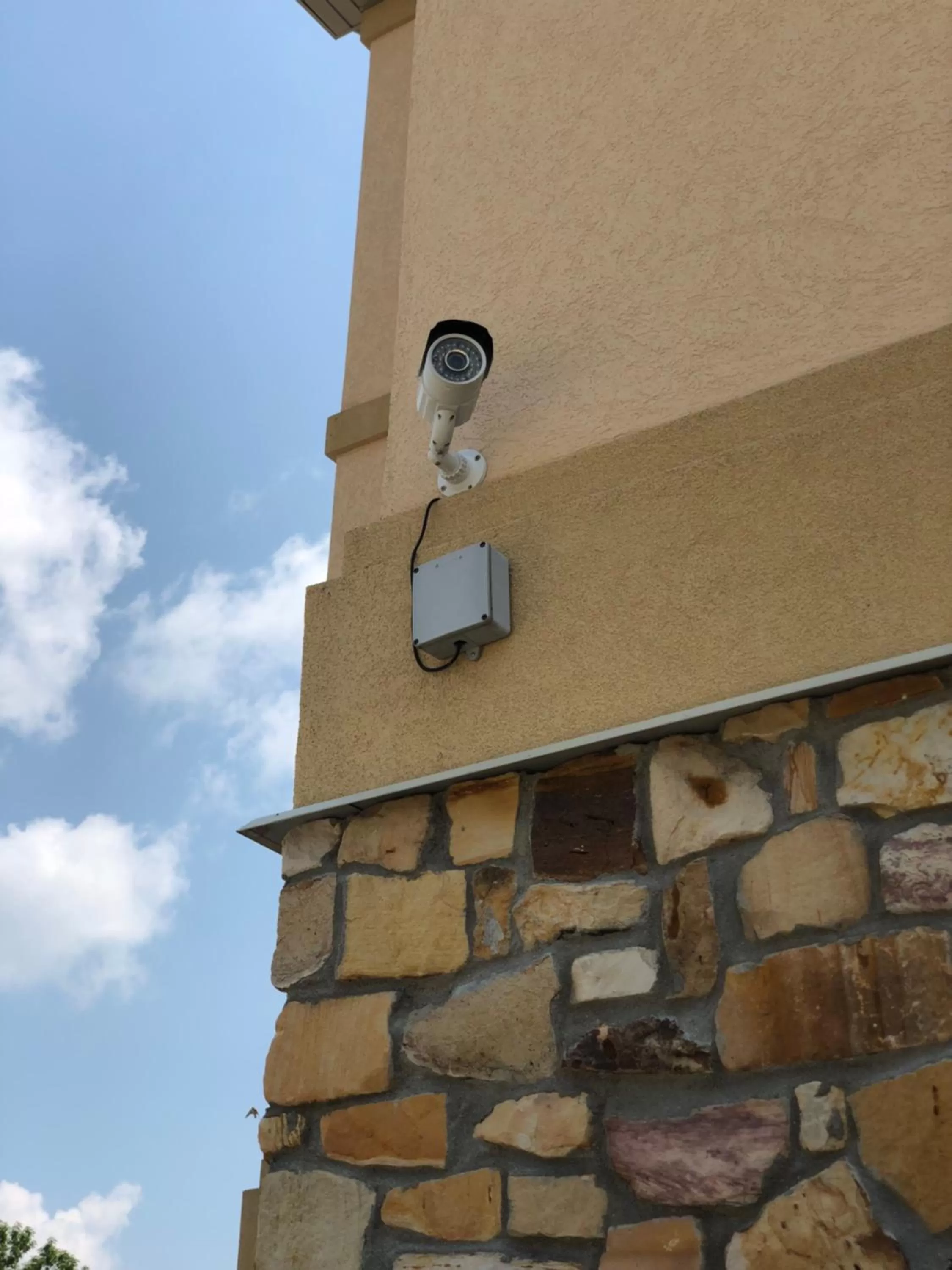 Countryview Inn & Suites