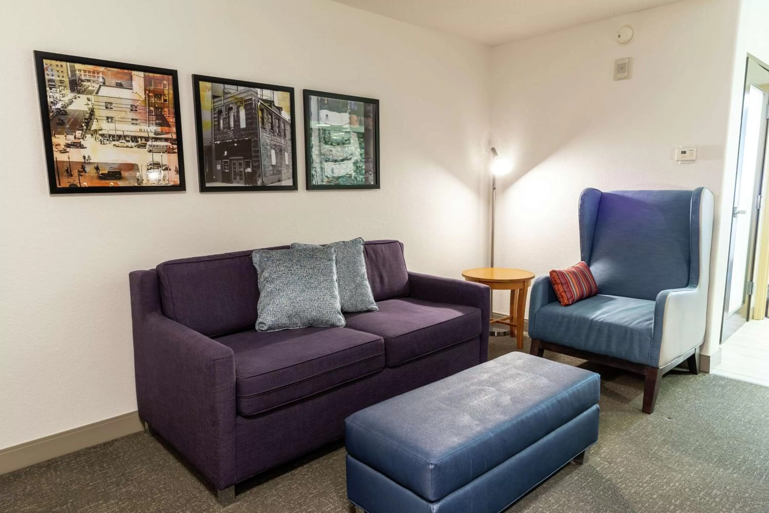 Living room in Hilton Garden Inn West Des Moines