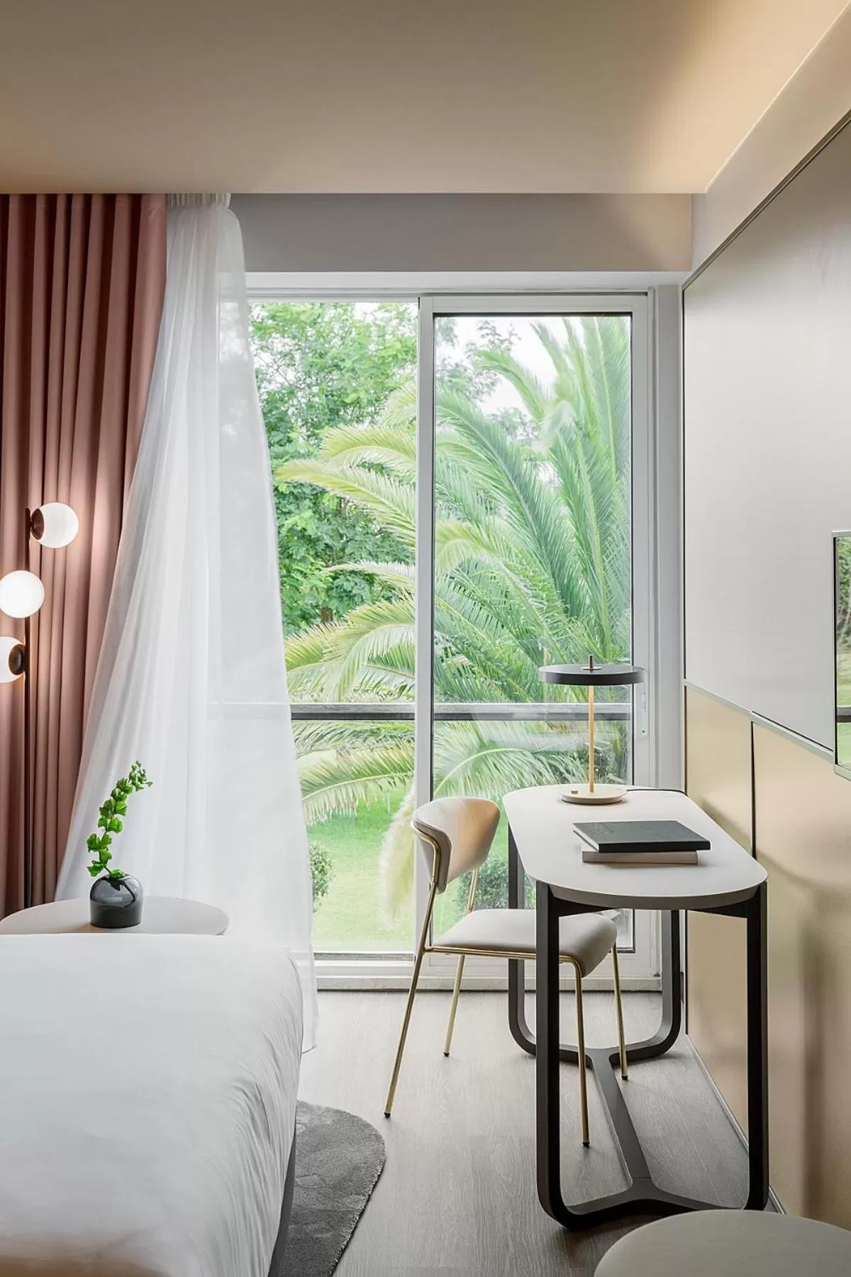 Decorative detail, Bed in Azoris Royal Garden – Leisure & Conference Hotel