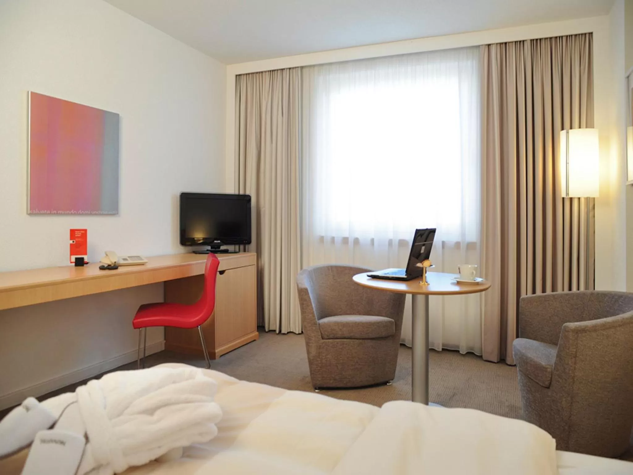 Day, Bed in Novotel Düsseldorf City West