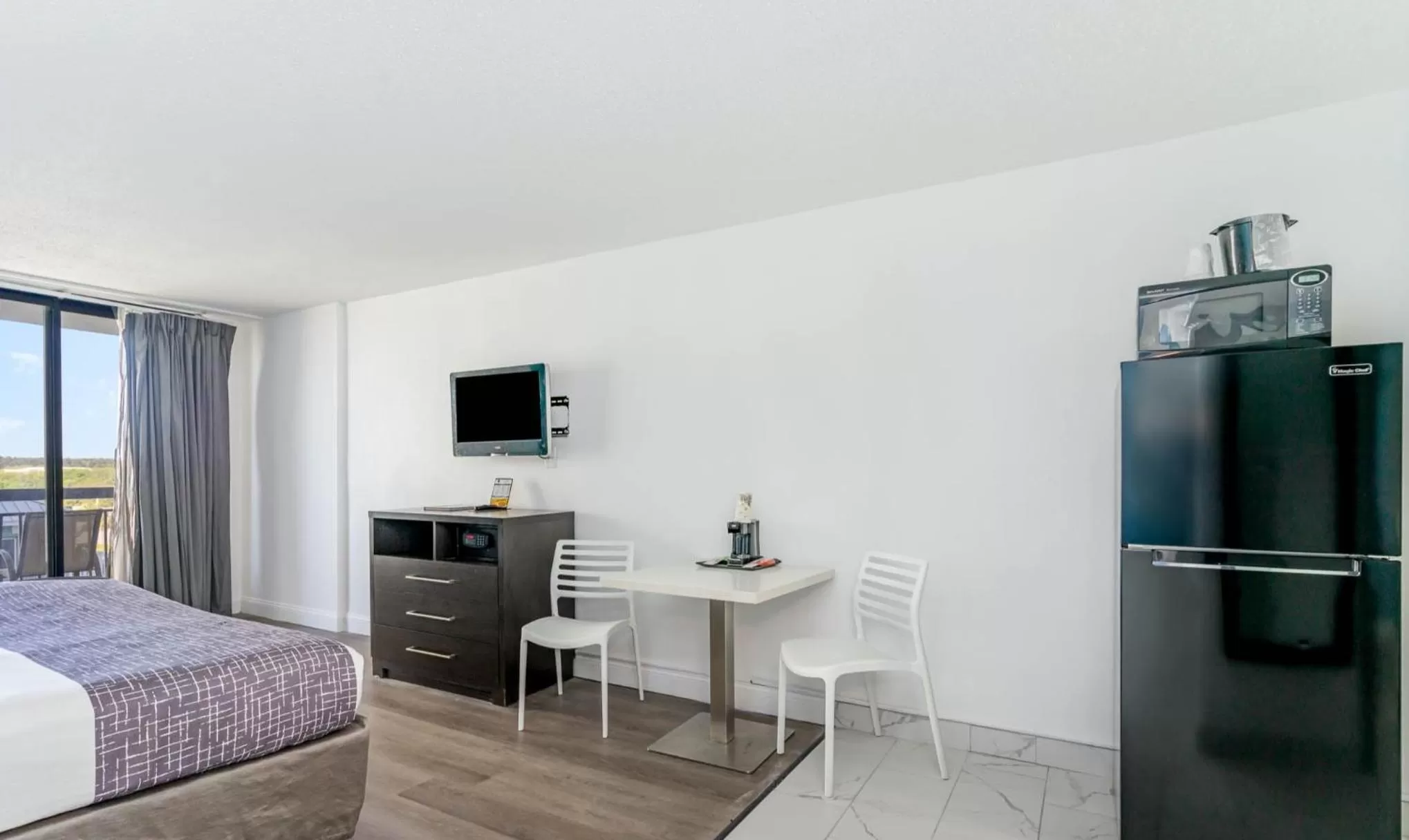 Bedroom in Sun N Sand Resort