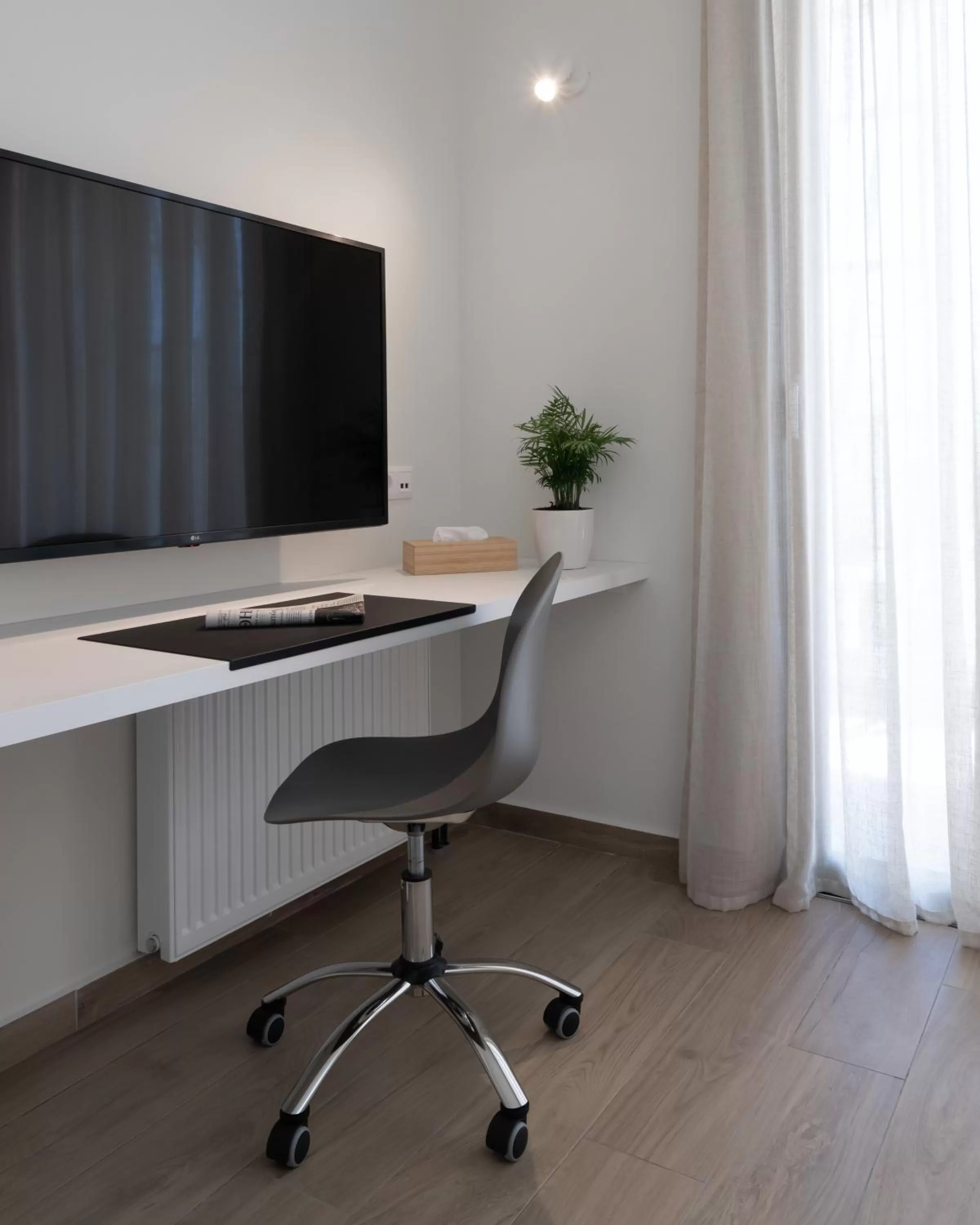 TV and multimedia in Athens Hill Luxury Apartments
