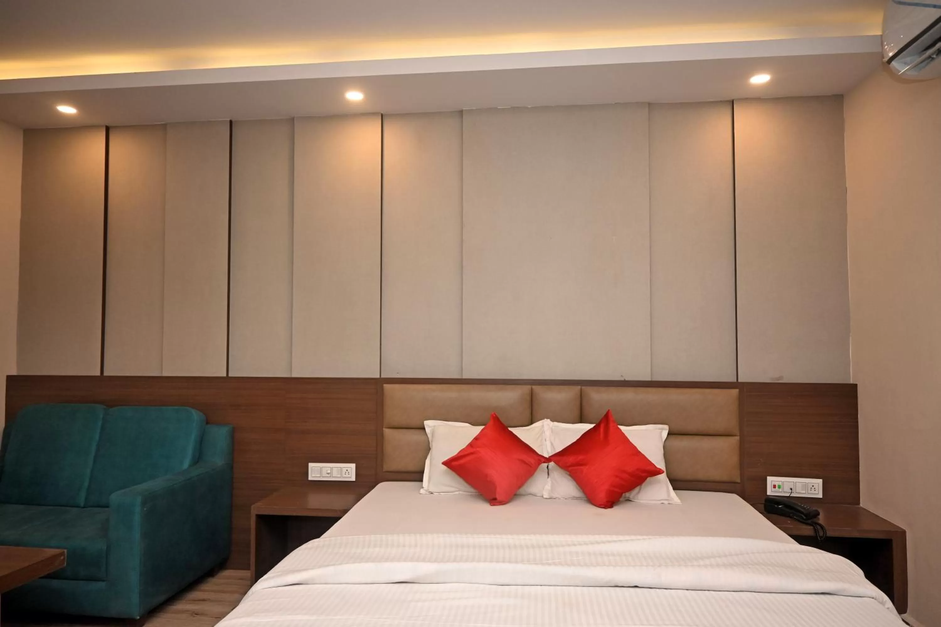 Bed in Royal Sea View