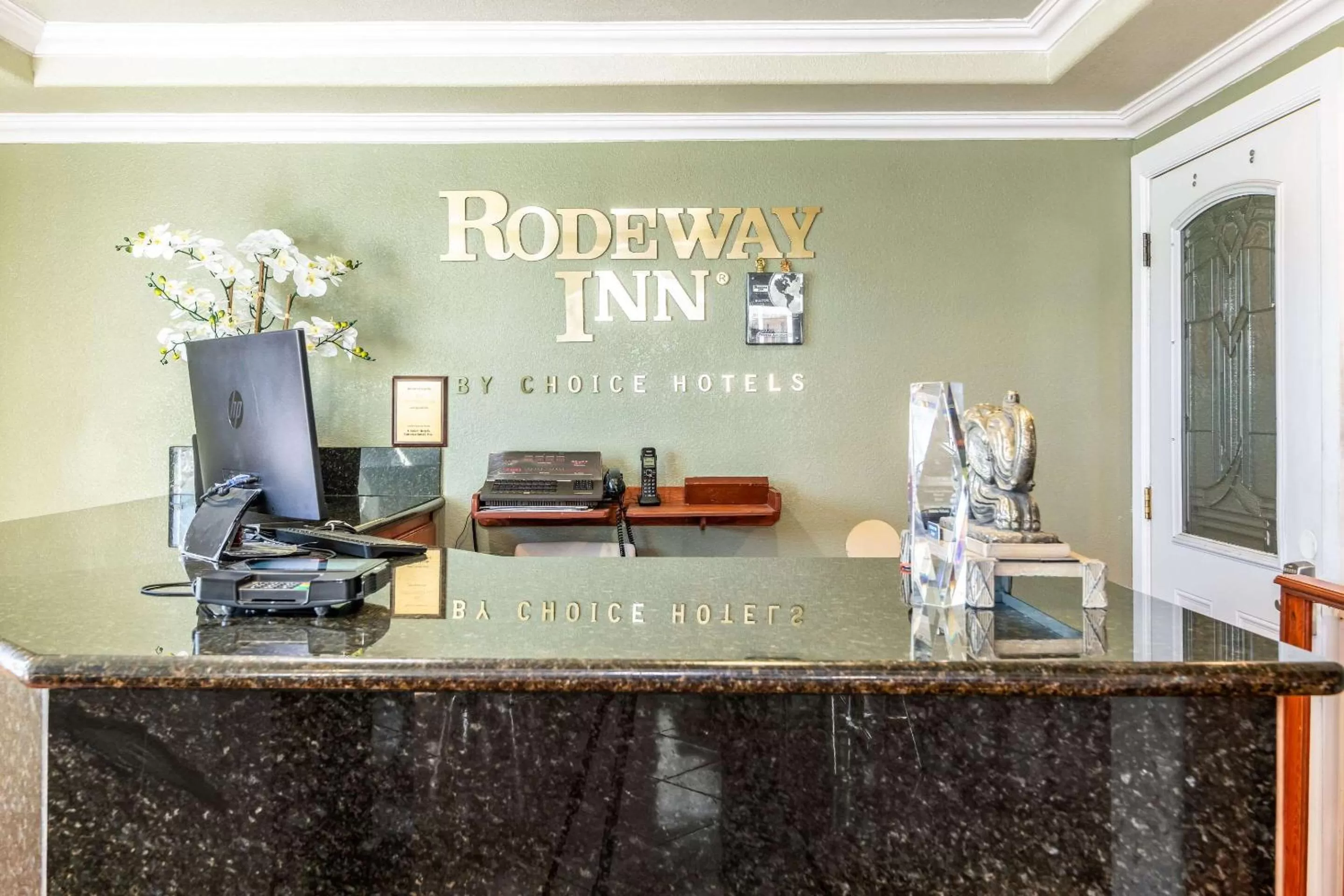 Lobby or reception in Rodeway Inn On Historic Route 66