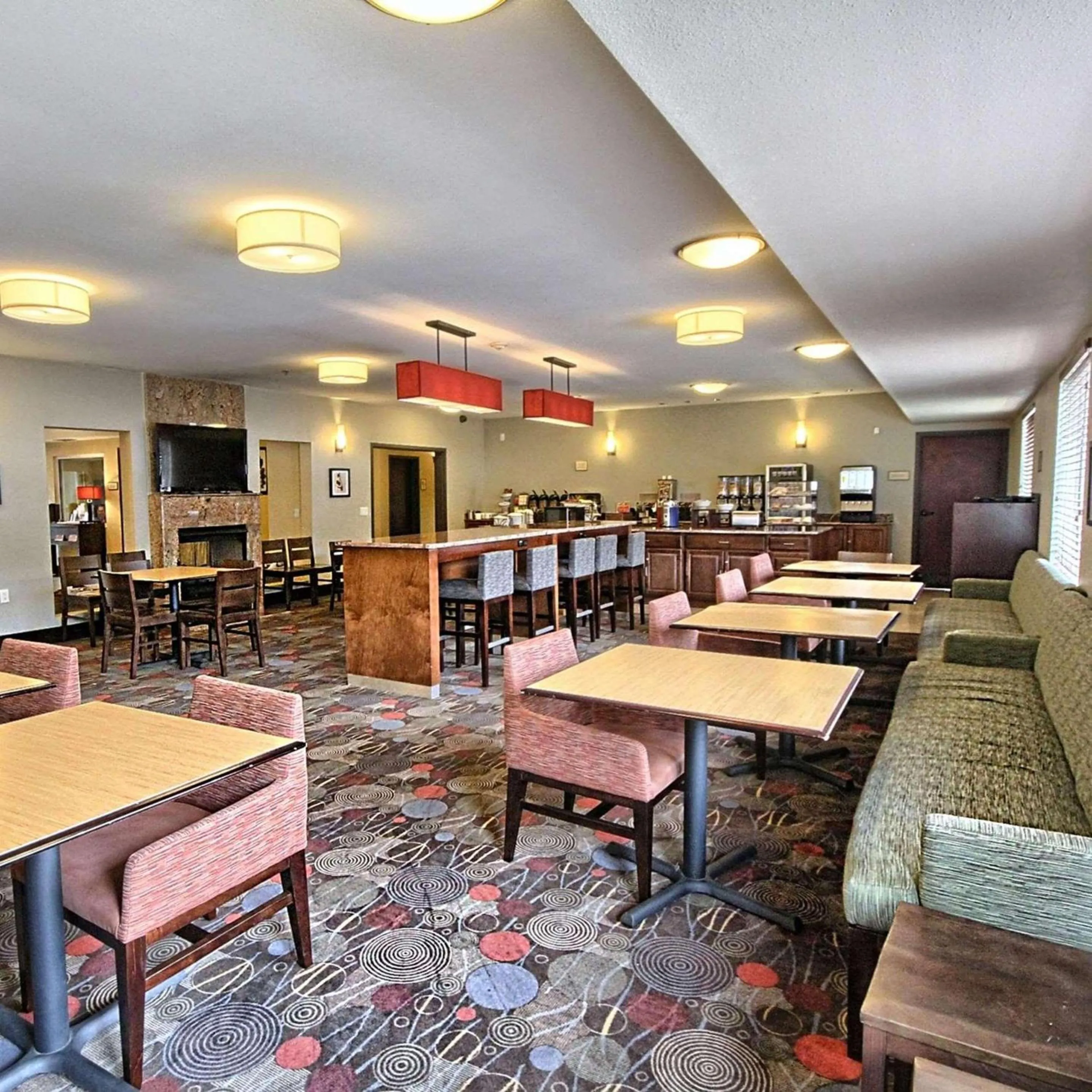Breakfast in Country Inn & Suites by Radisson, Dearborn, MI