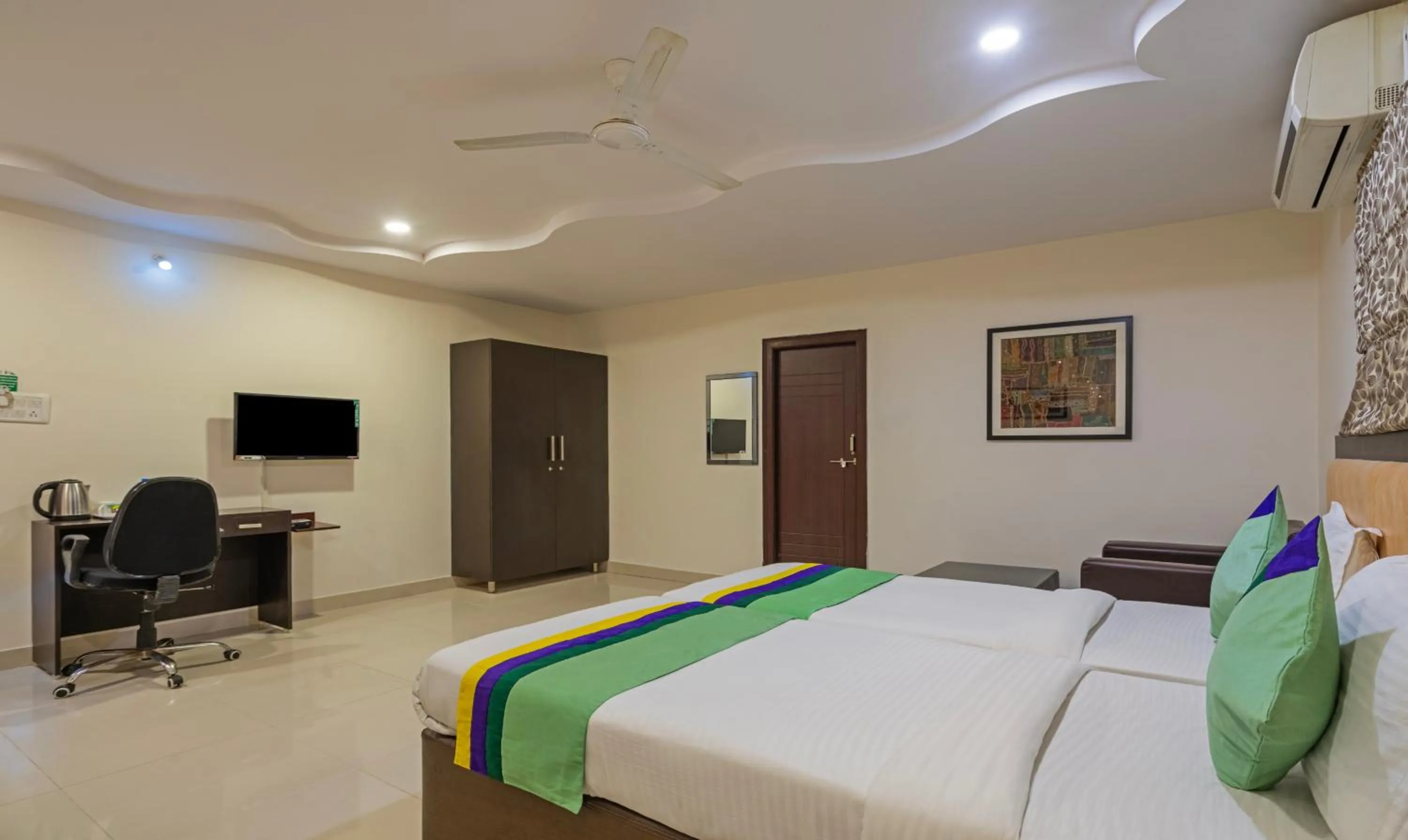 Bed in Treebo Emerald