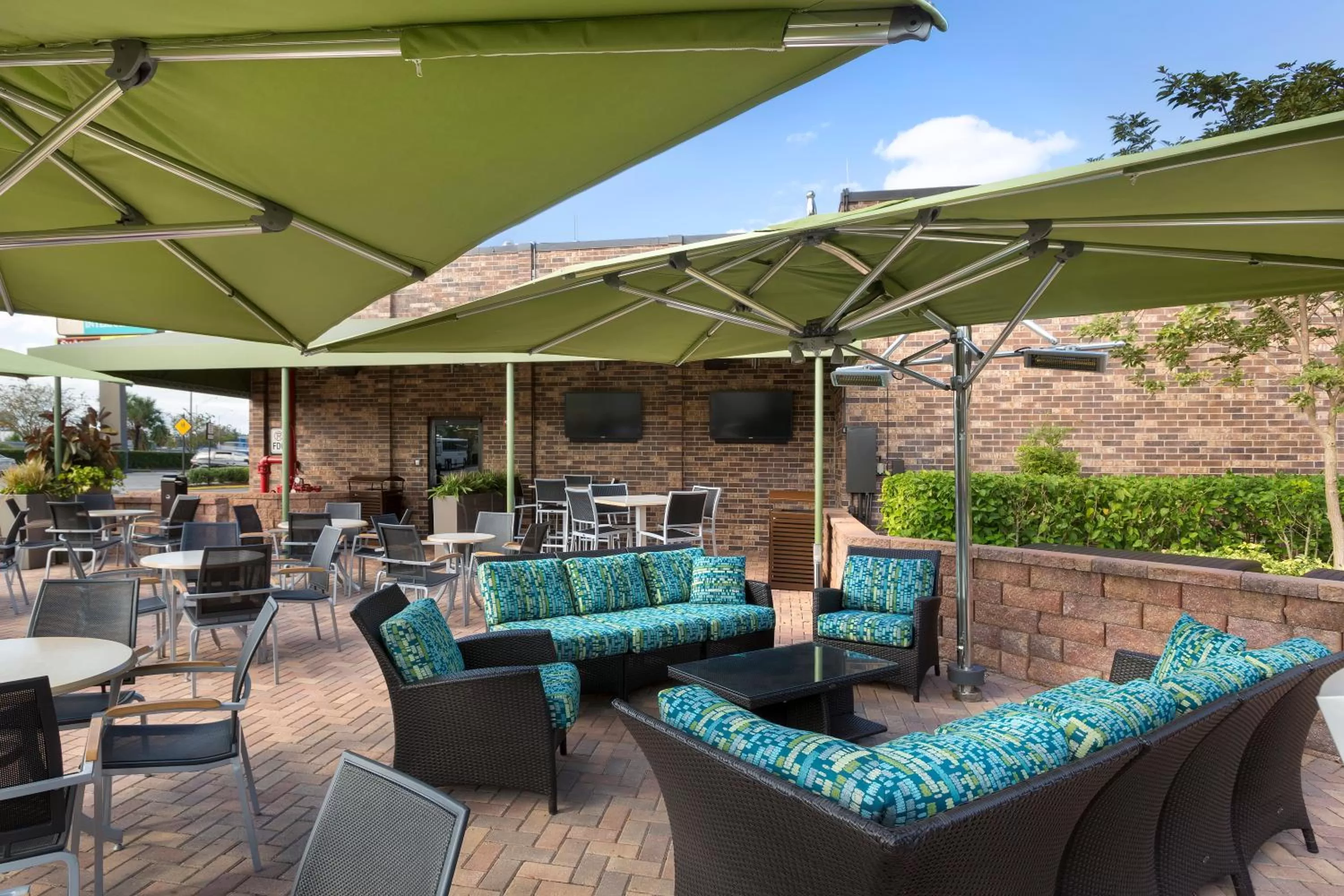 Patio in Rosen Inn International Near The Parks