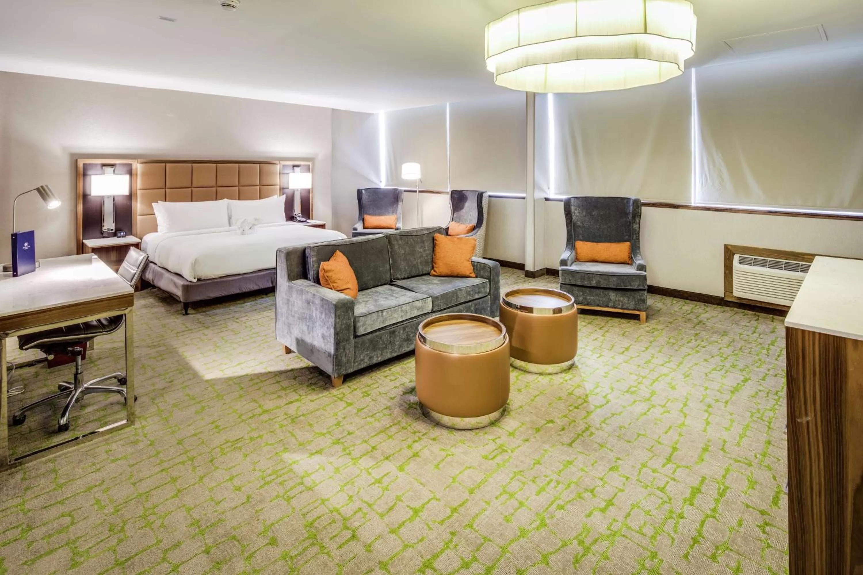 Bedroom, Bed in DoubleTree by Hilton Huntington, WV