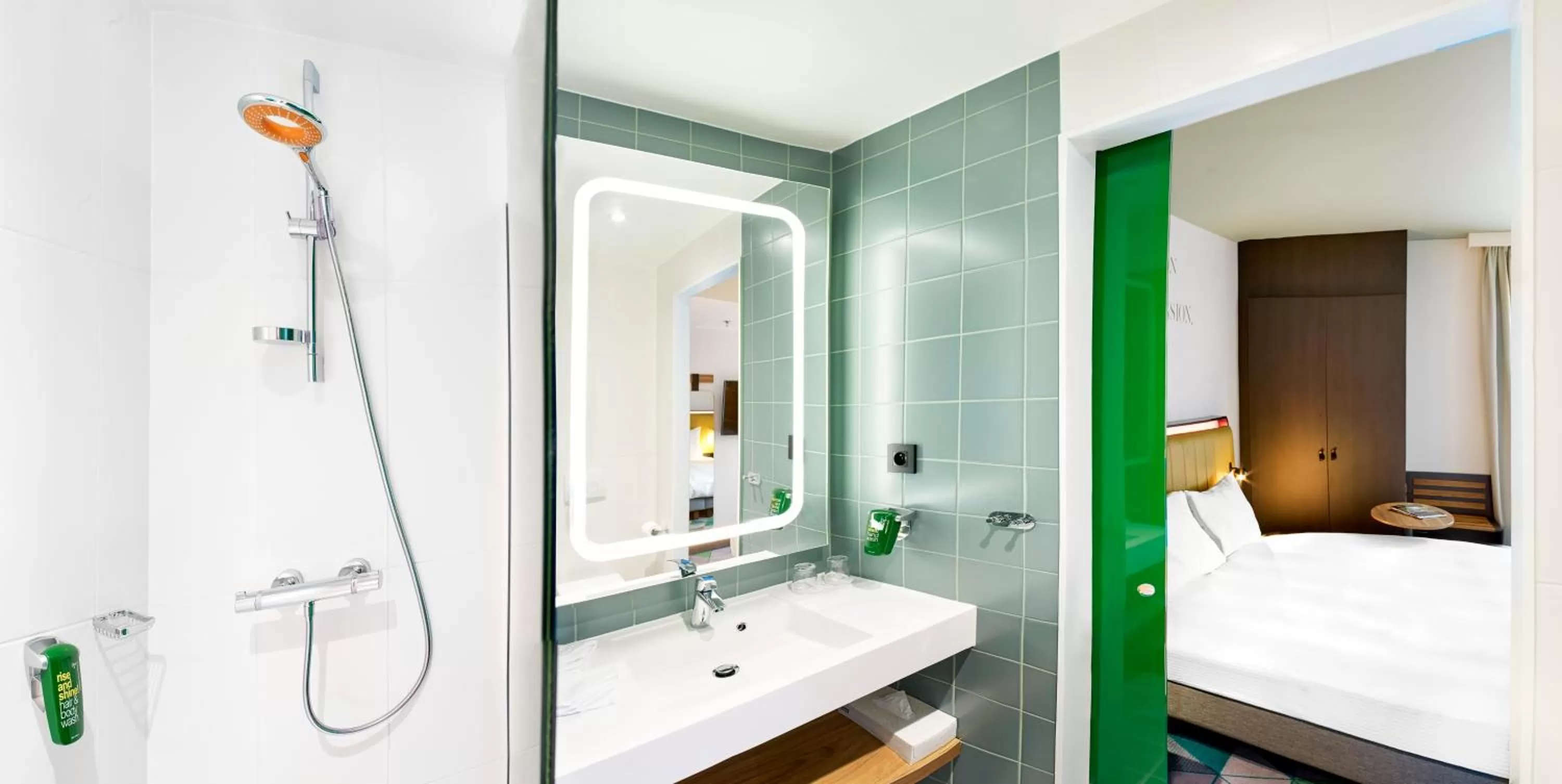 Shower in Park Inn By Radisson Hasselt