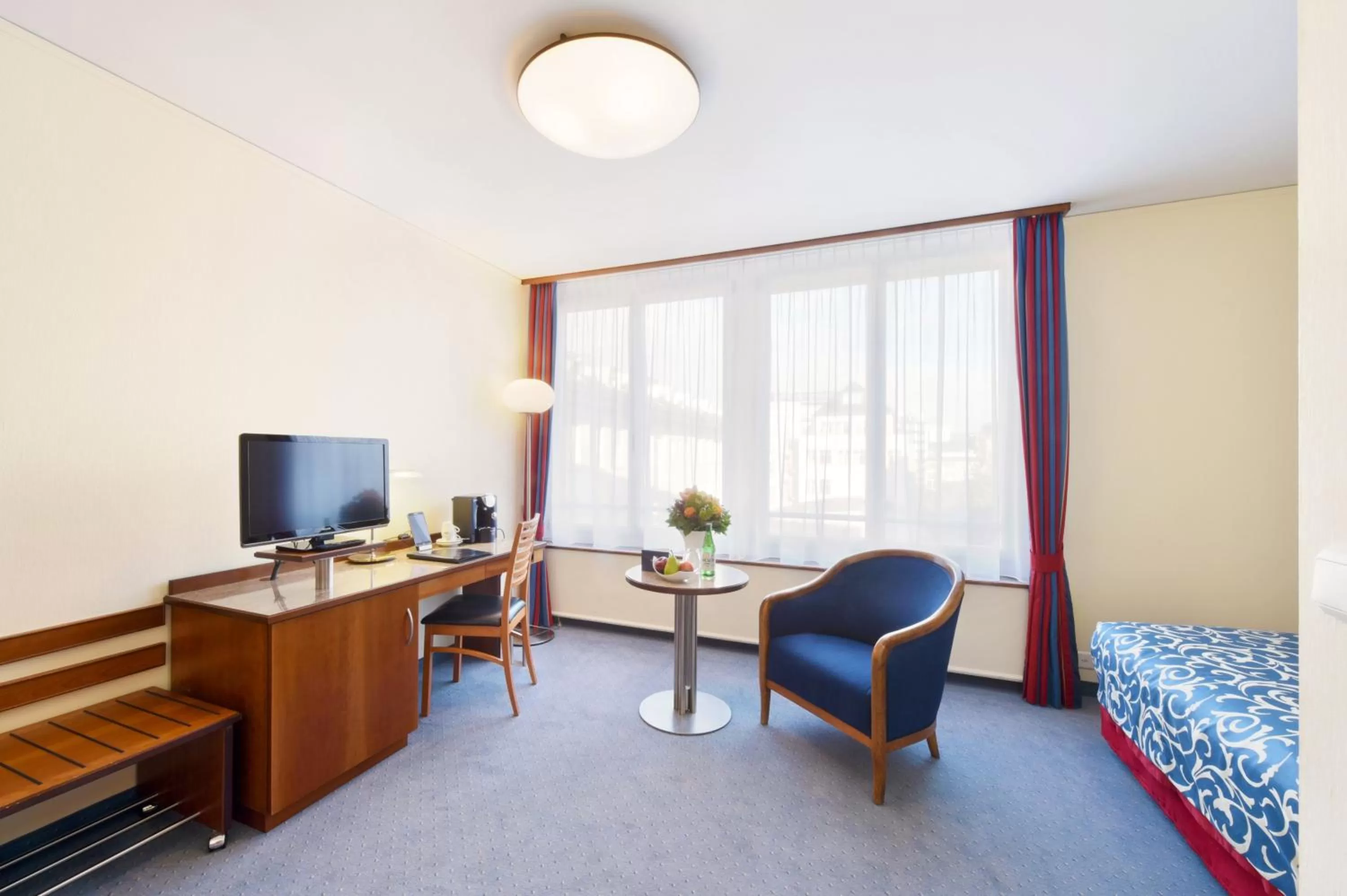 Photo of the whole room, Bed in Glärnischhof by TRINITY