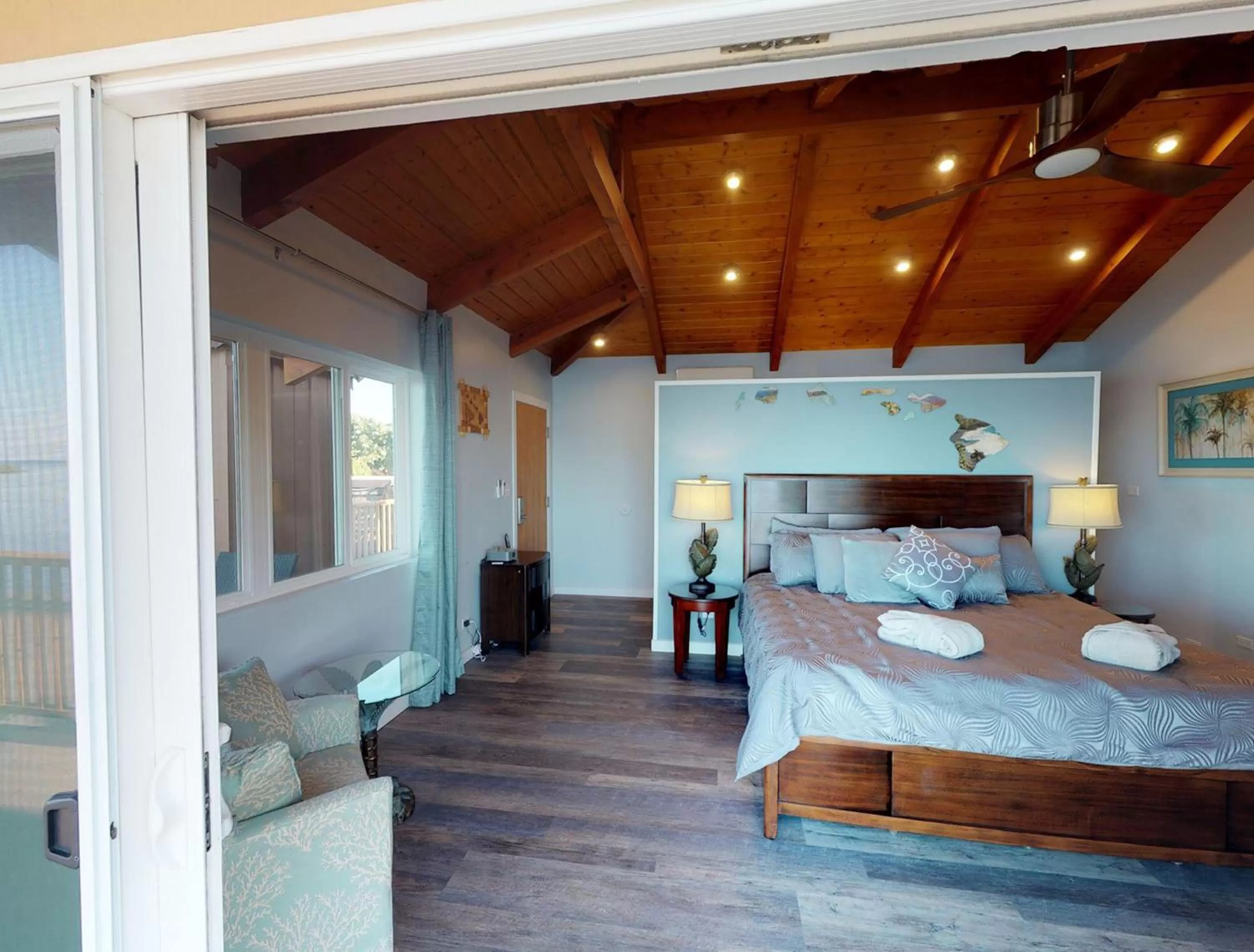 Bed in Hotel Moloka'i