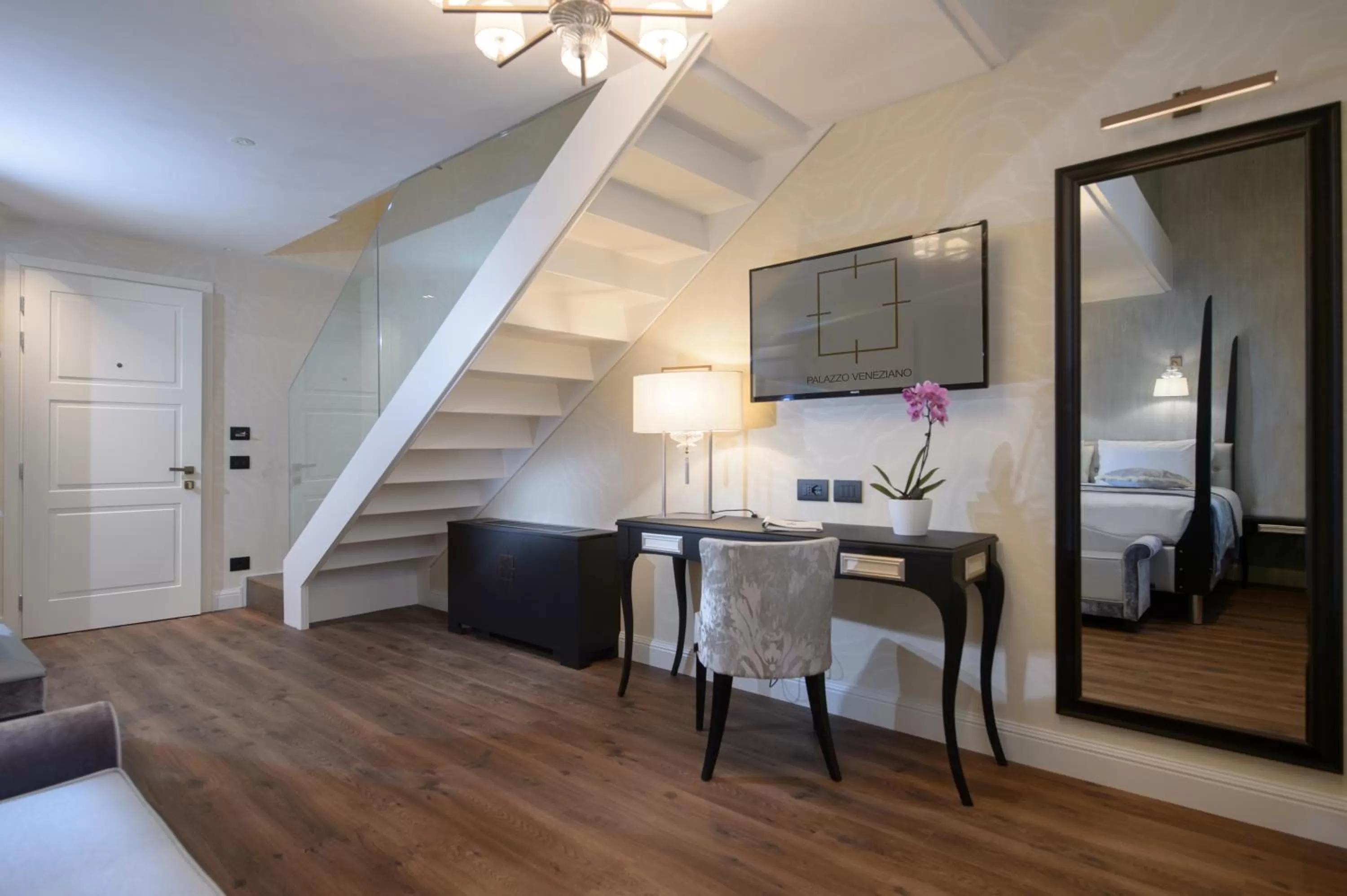 Bedroom, Bed in Palazzo Veneziano - Venice Collection