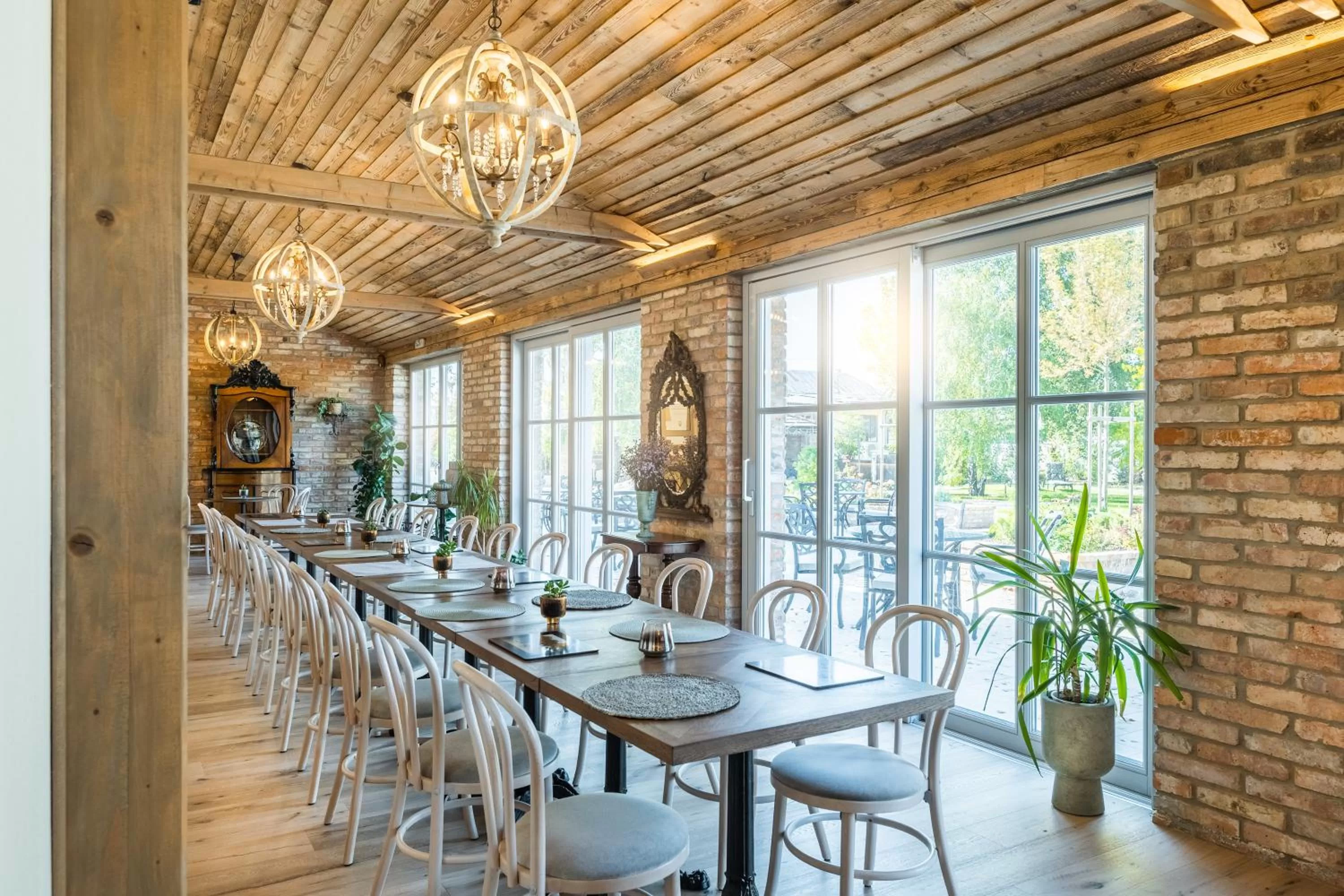 Restaurant/places to eat in Arkady Hof Hotel