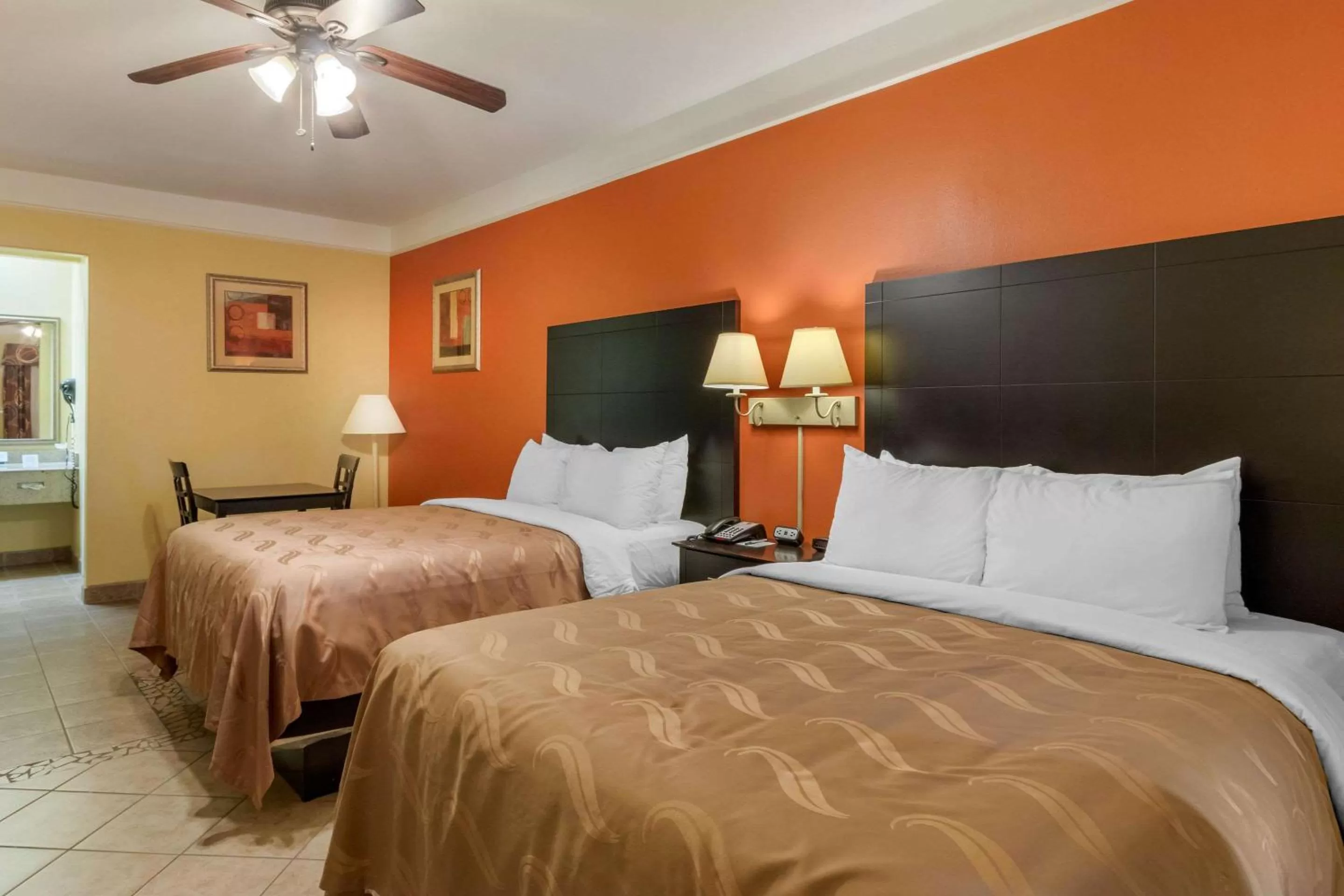 Photo of the whole room, Bed in Quality Inn & Suites at The Outlets Mercedes-Weslaco