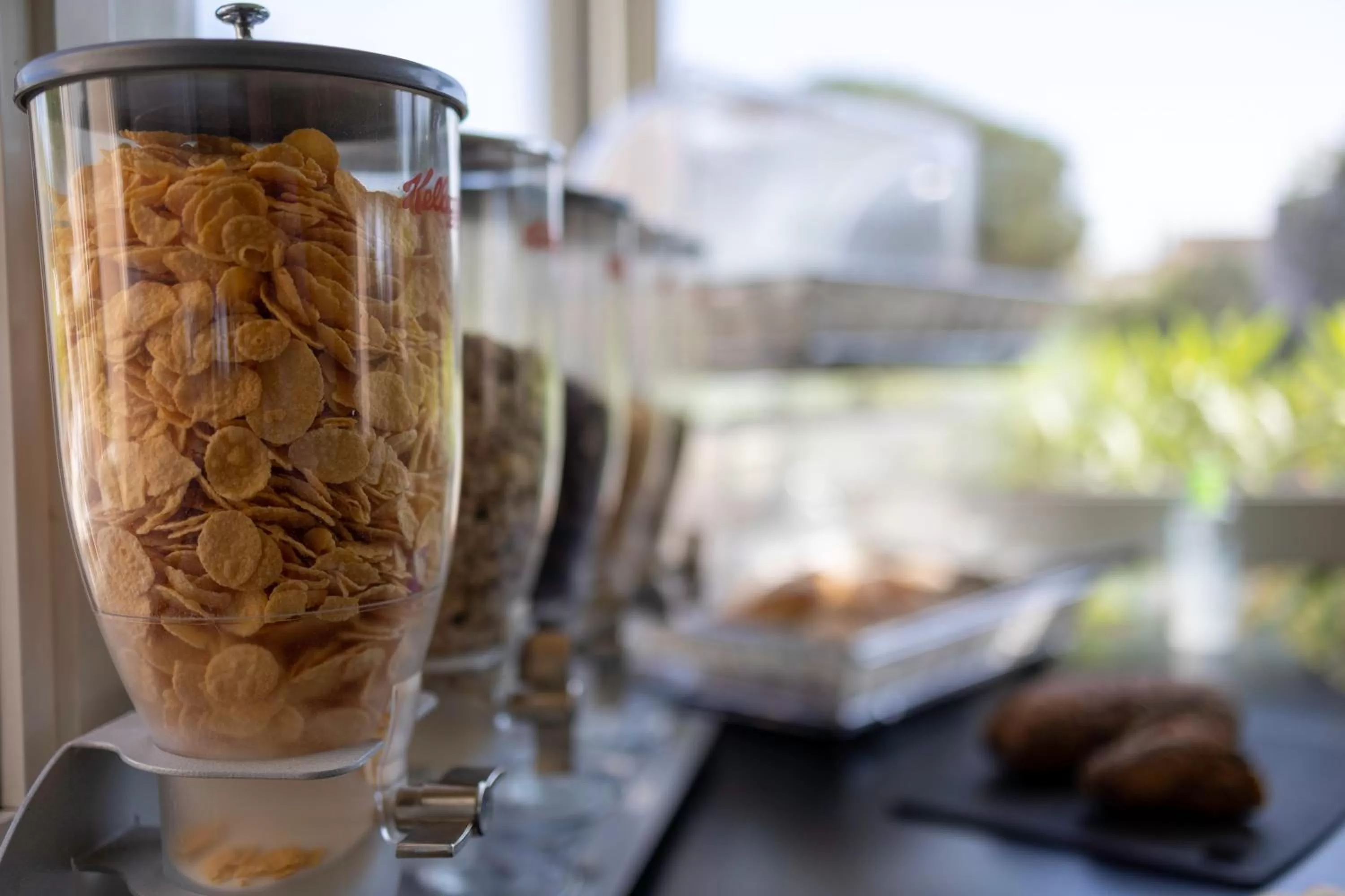 Breakfast in Hôtel restaurant Kyriad Fréjus