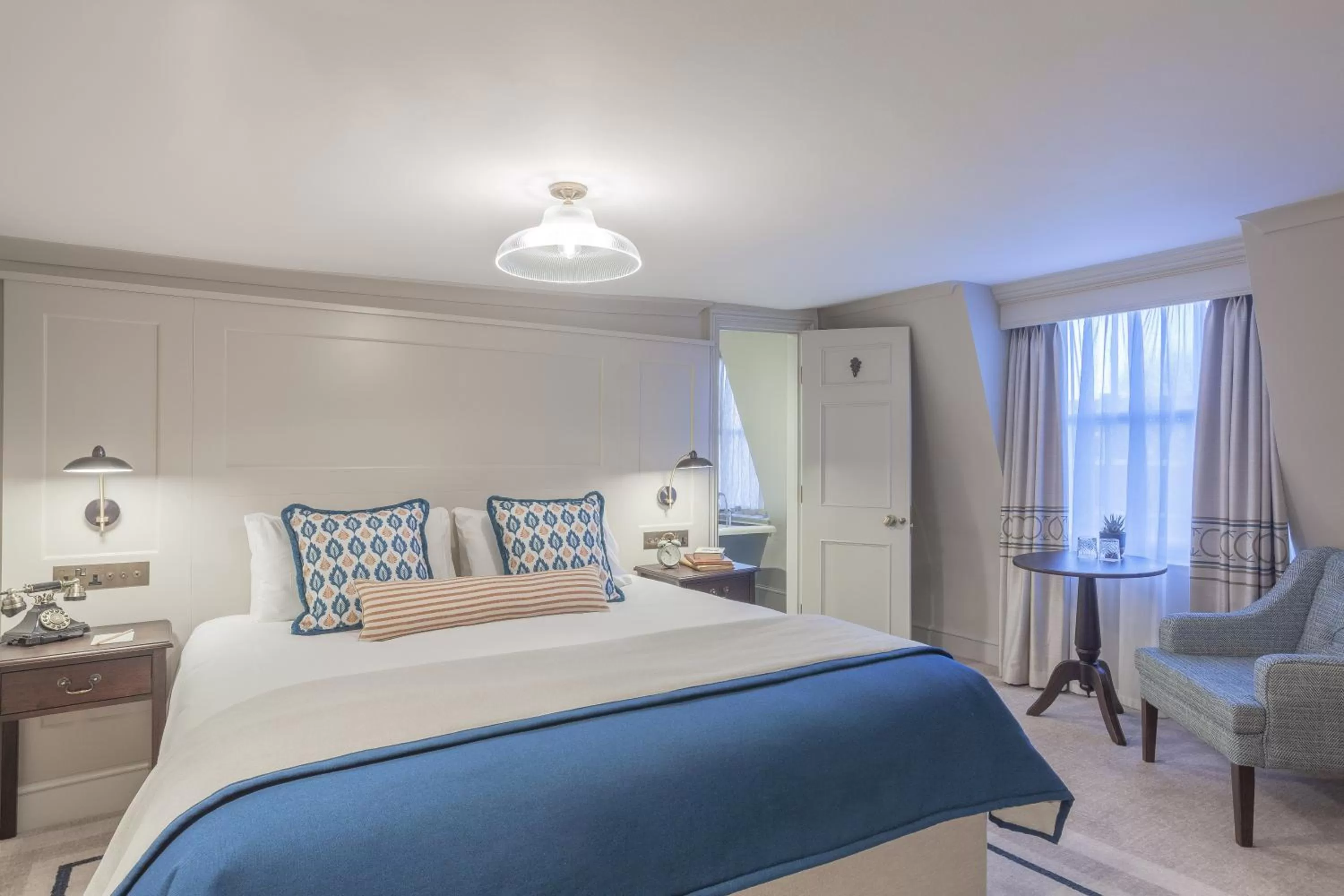 Bedroom, Bed in Richmond Hill Hotel