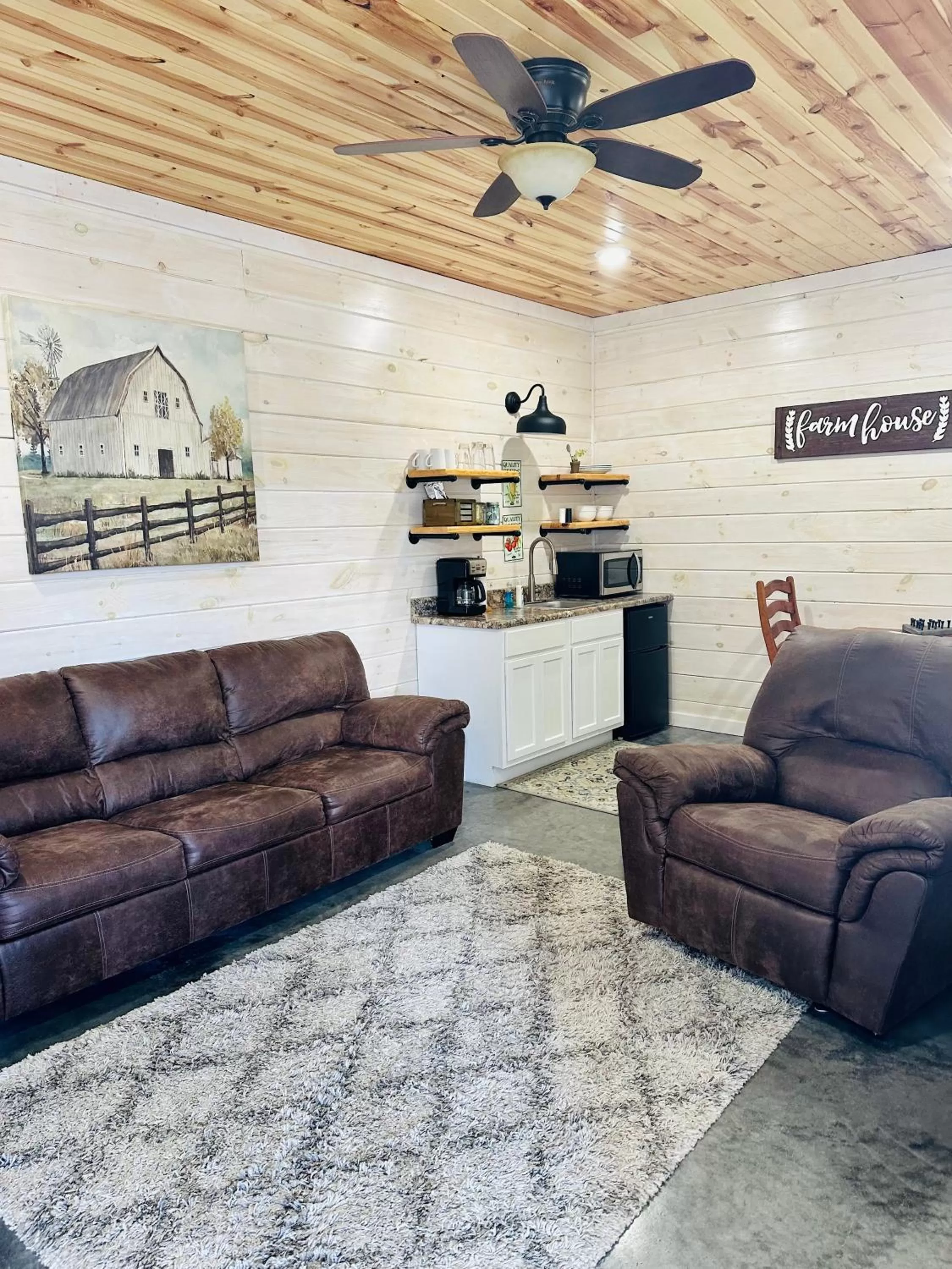 Kitchen or kitchenette, Seating Area in Knotty Squirrel Cabins